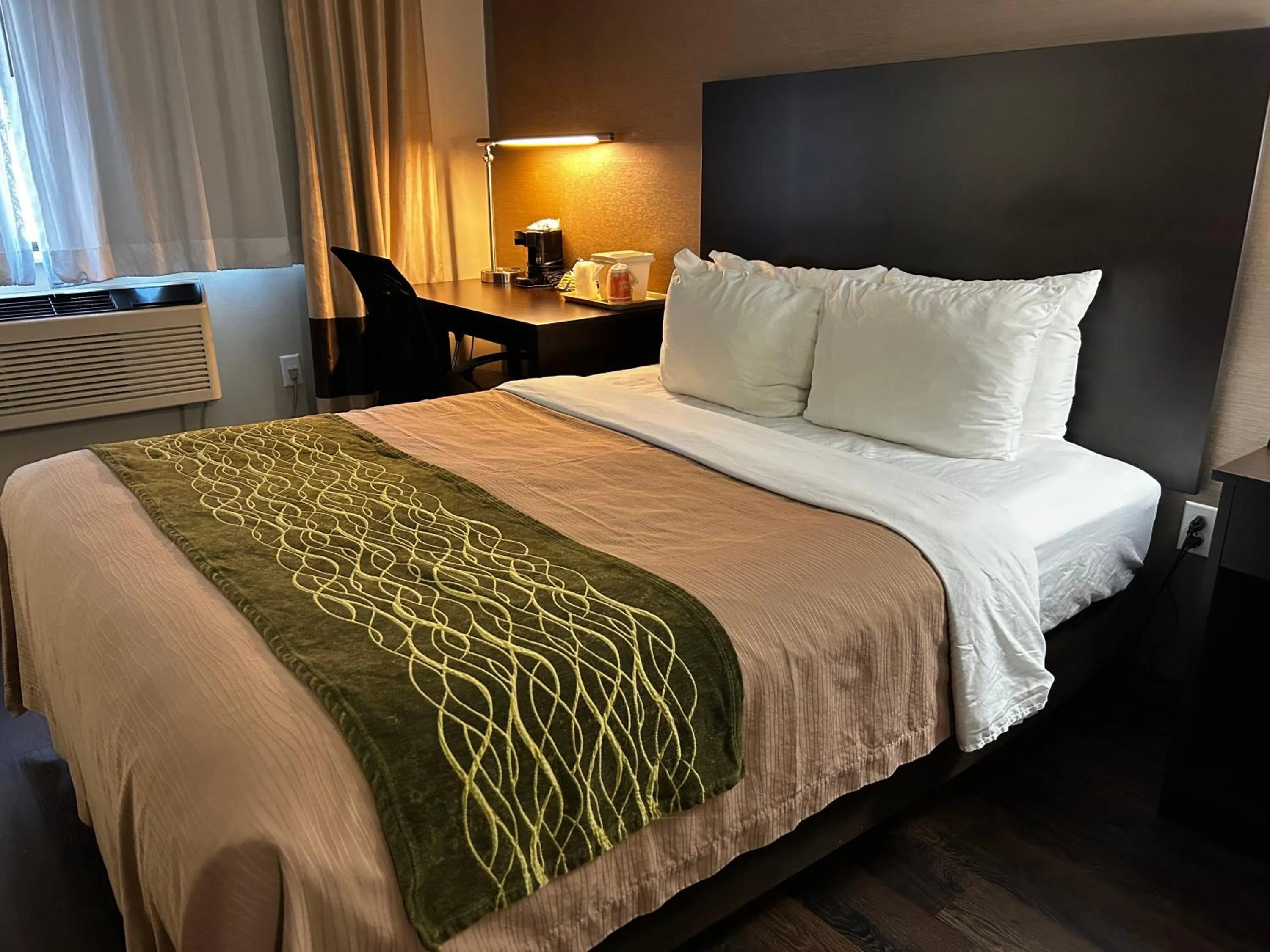 Bed in Quality Inn Goodland I-70