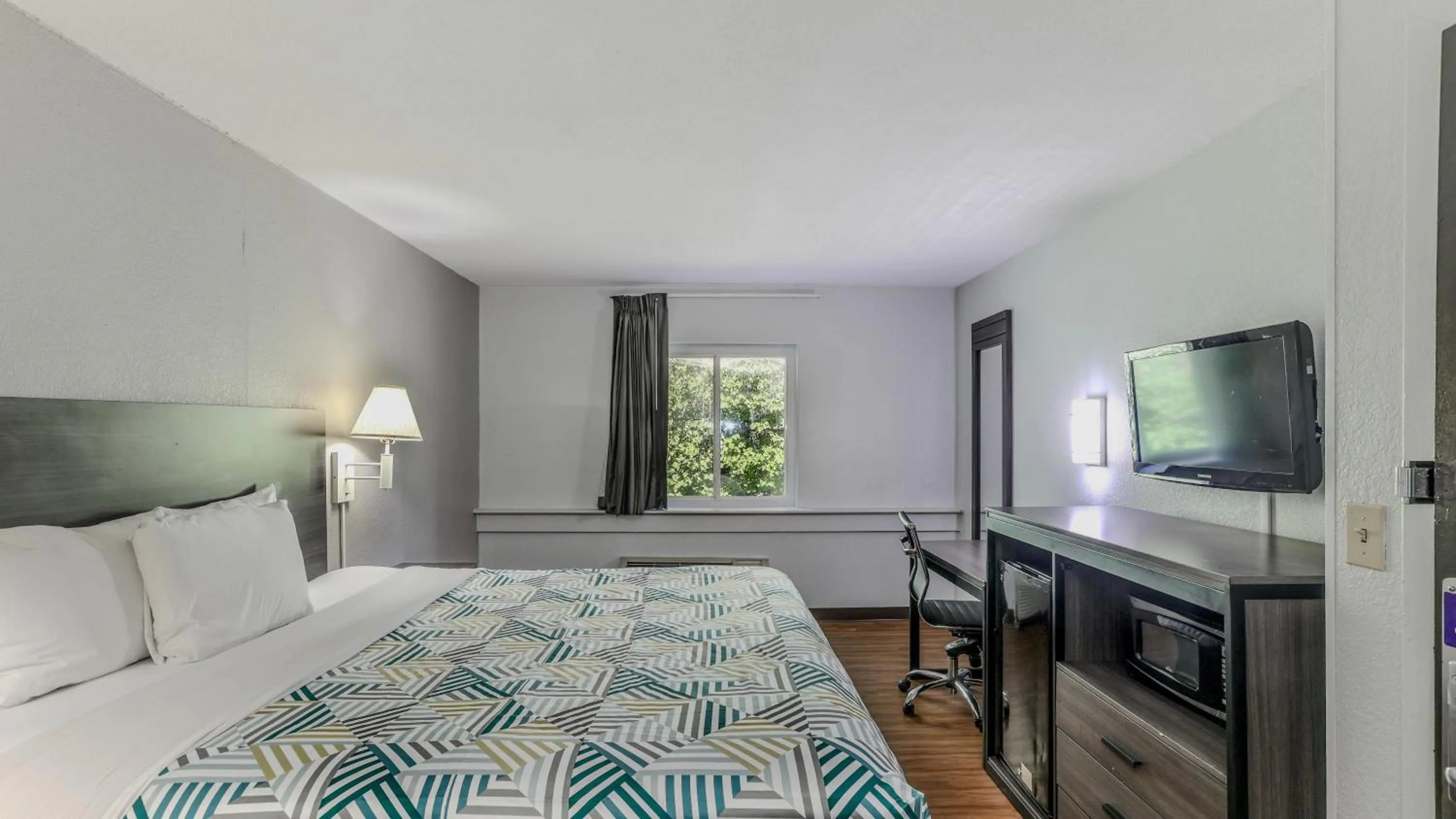 Bedroom, Bed in Motel 6-Wichita, KS