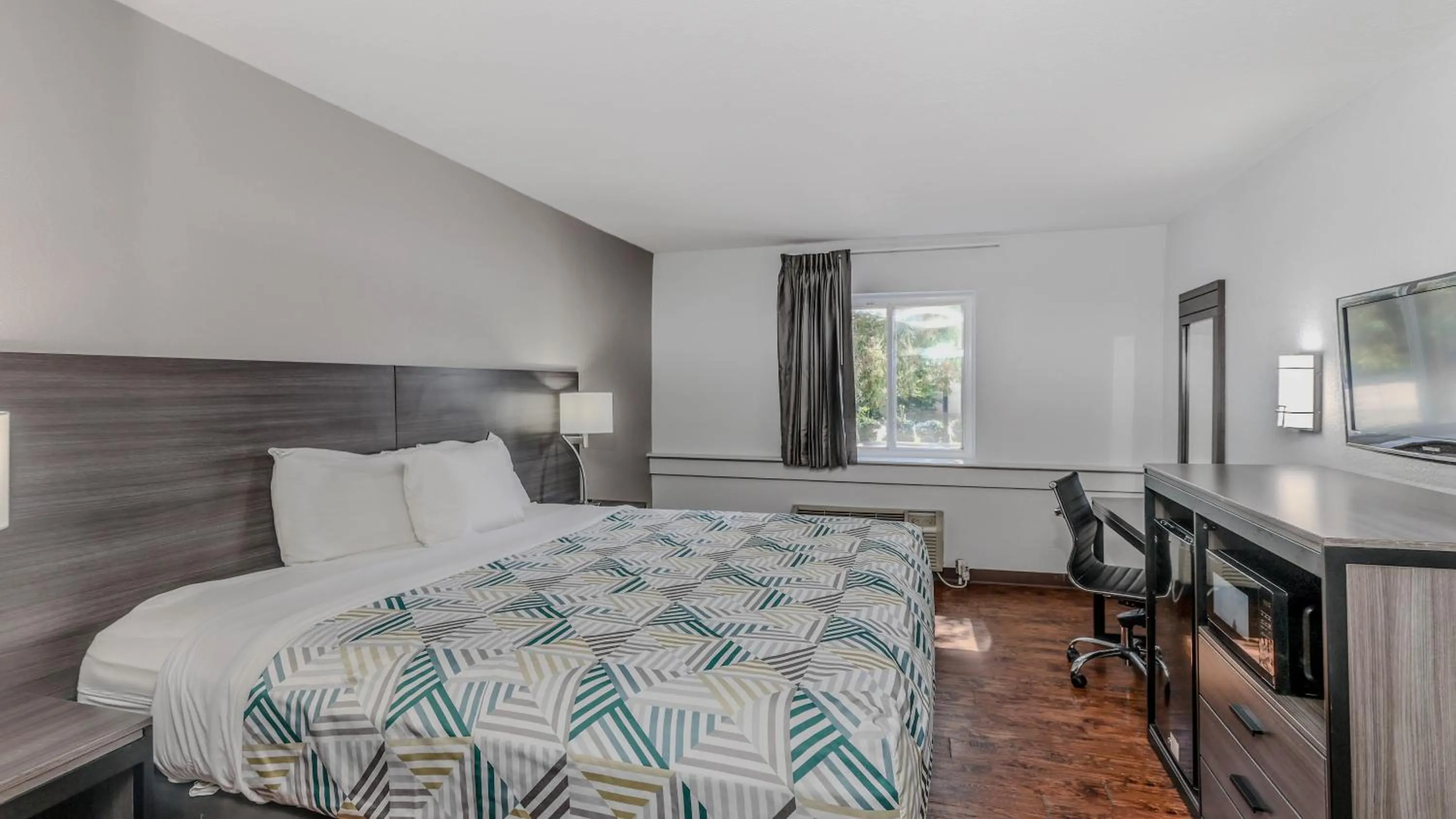 Bedroom, Bed in Motel 6-Wichita, KS