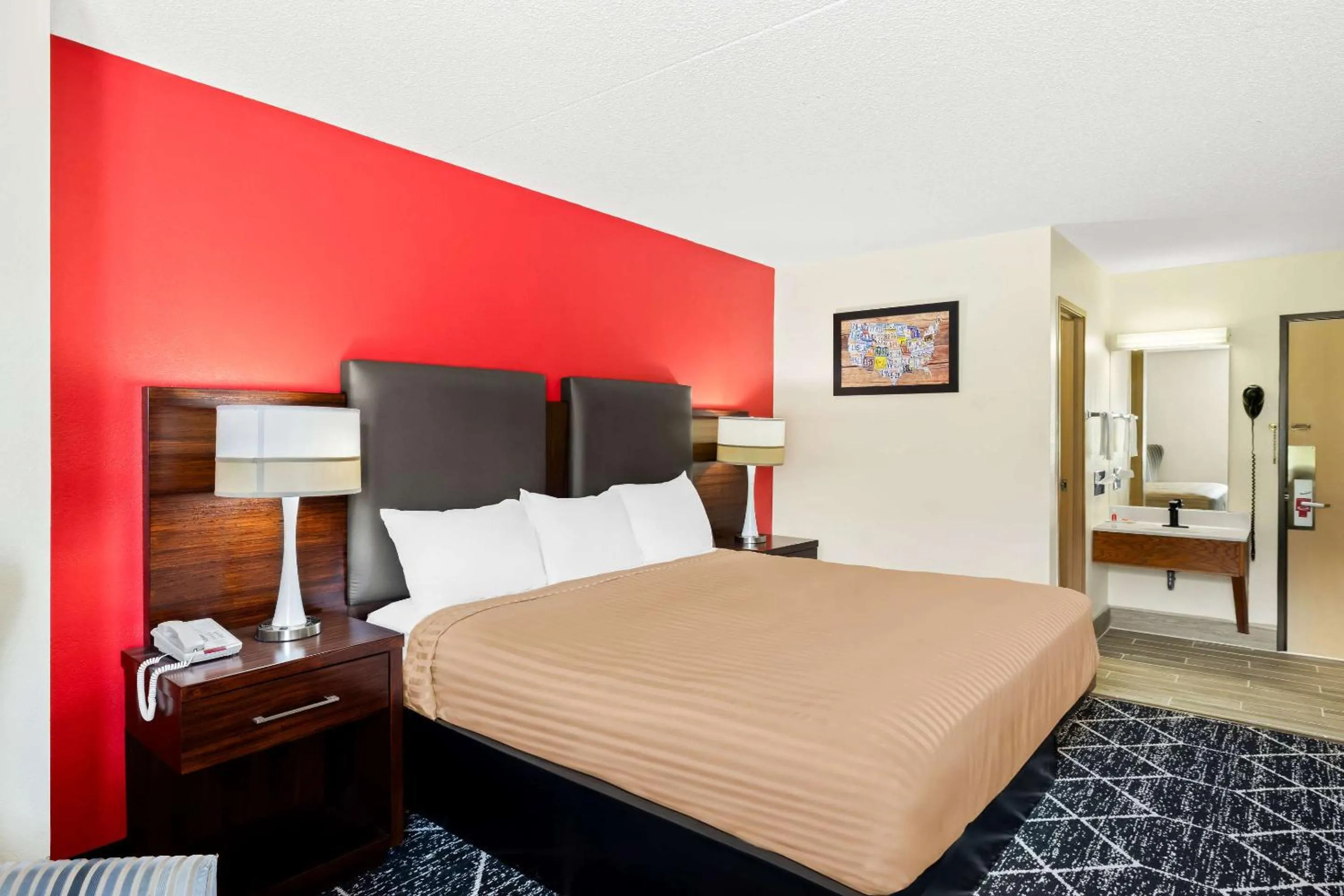 Bedroom, Bed in Econo Lodge Emporia