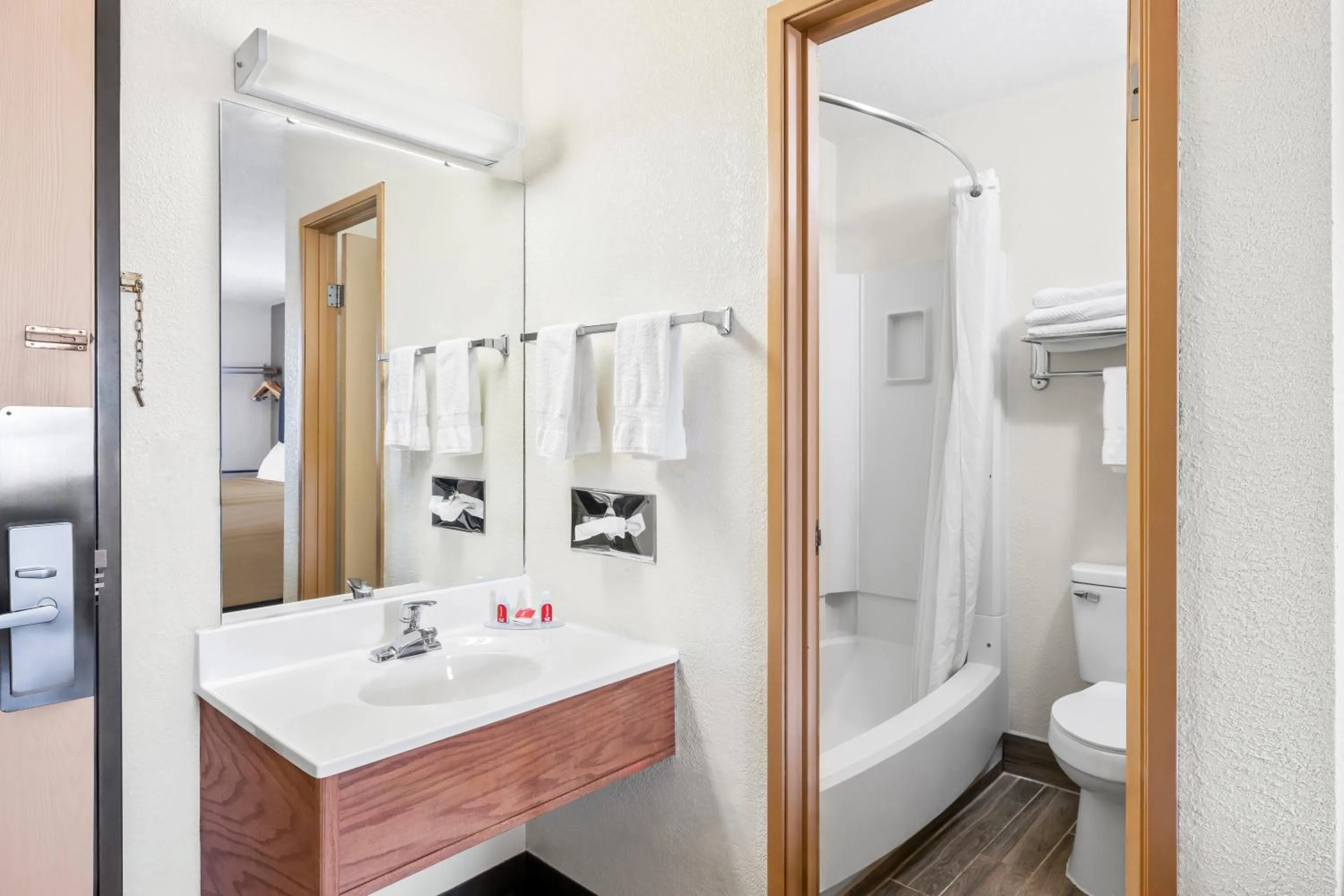 Bathroom in Econo Lodge Emporia