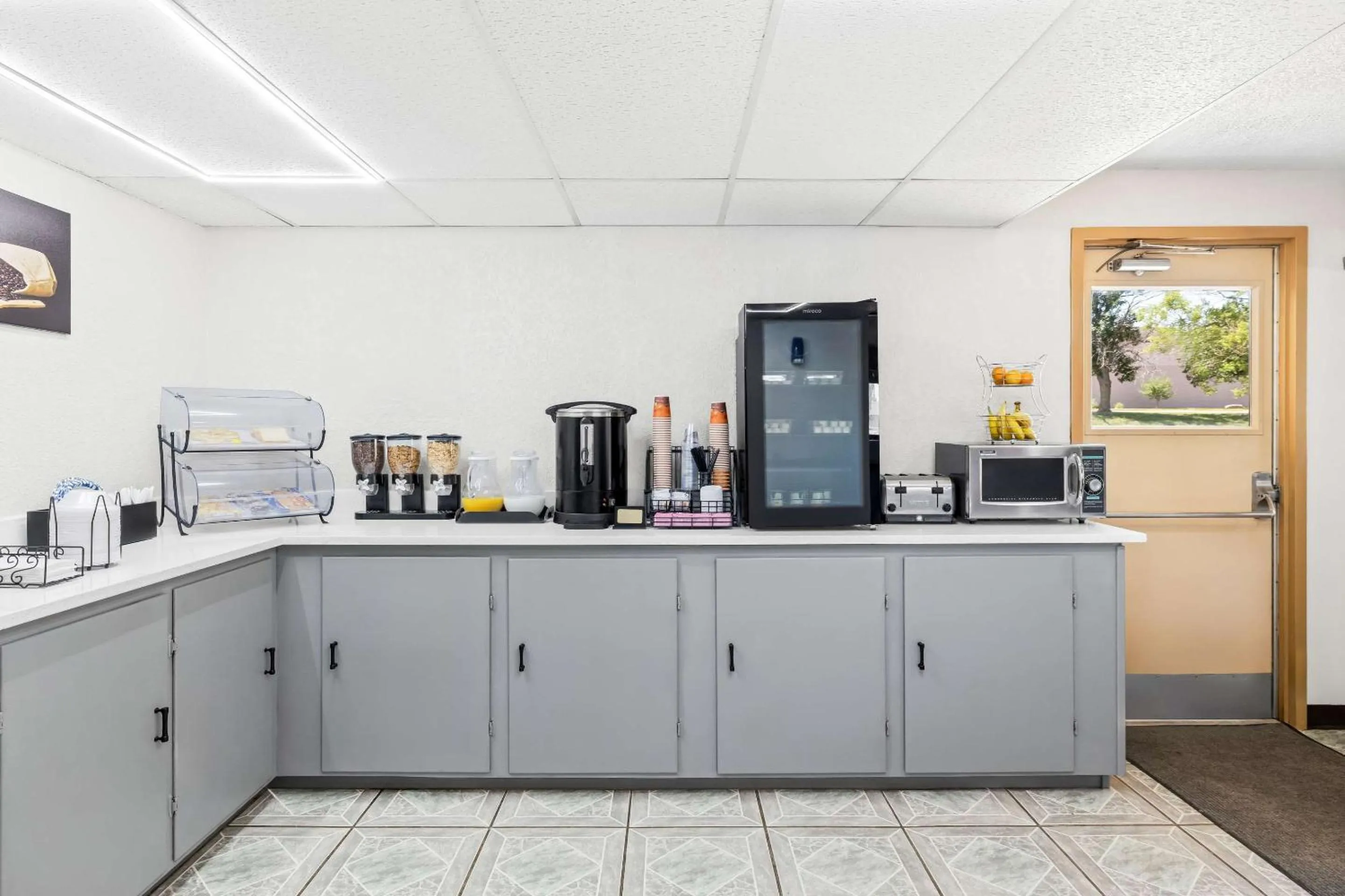 Breakfast in Econo Lodge Emporia