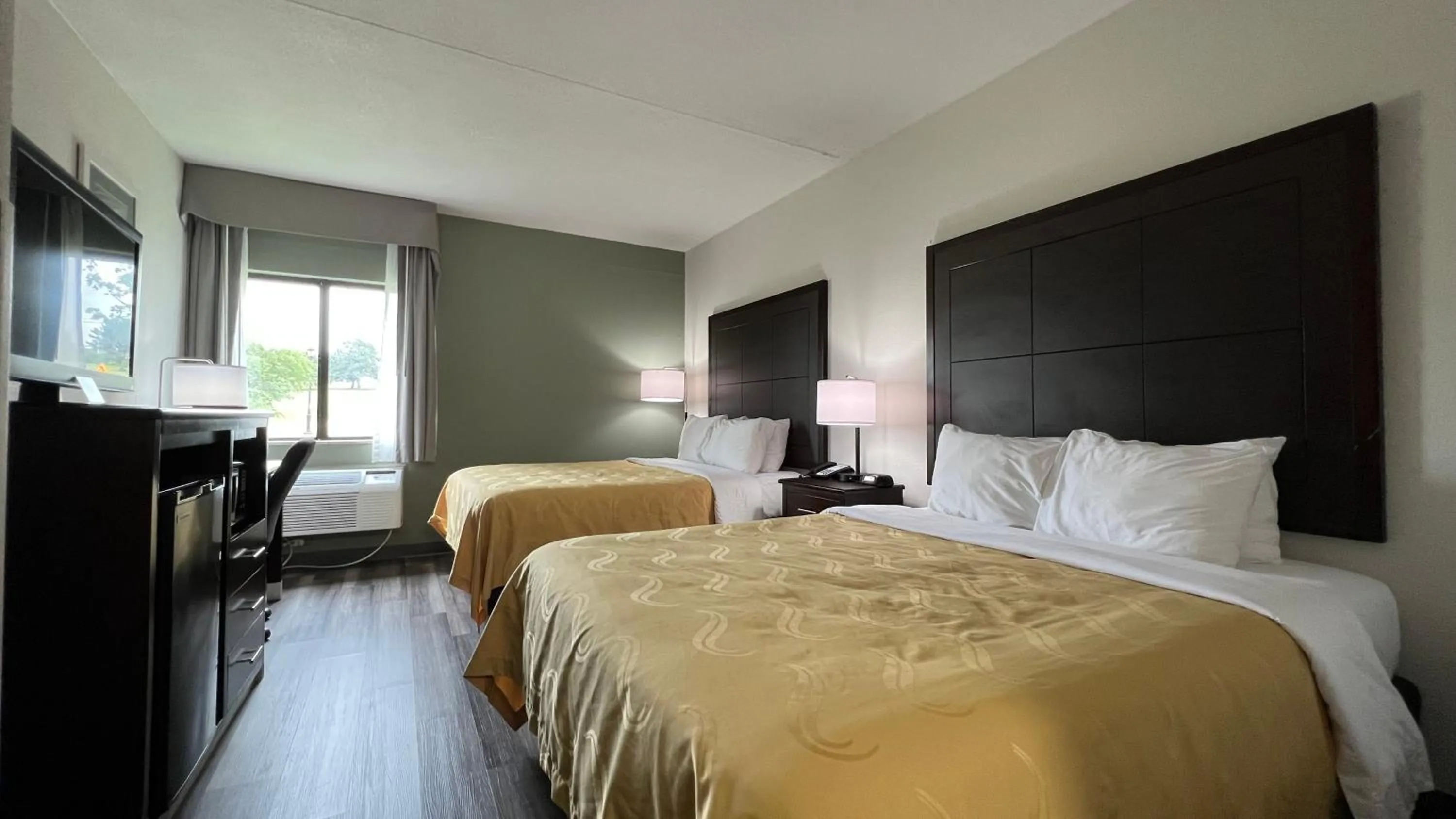 Bedroom, Bed in Quality Inn Merriam Kansas City