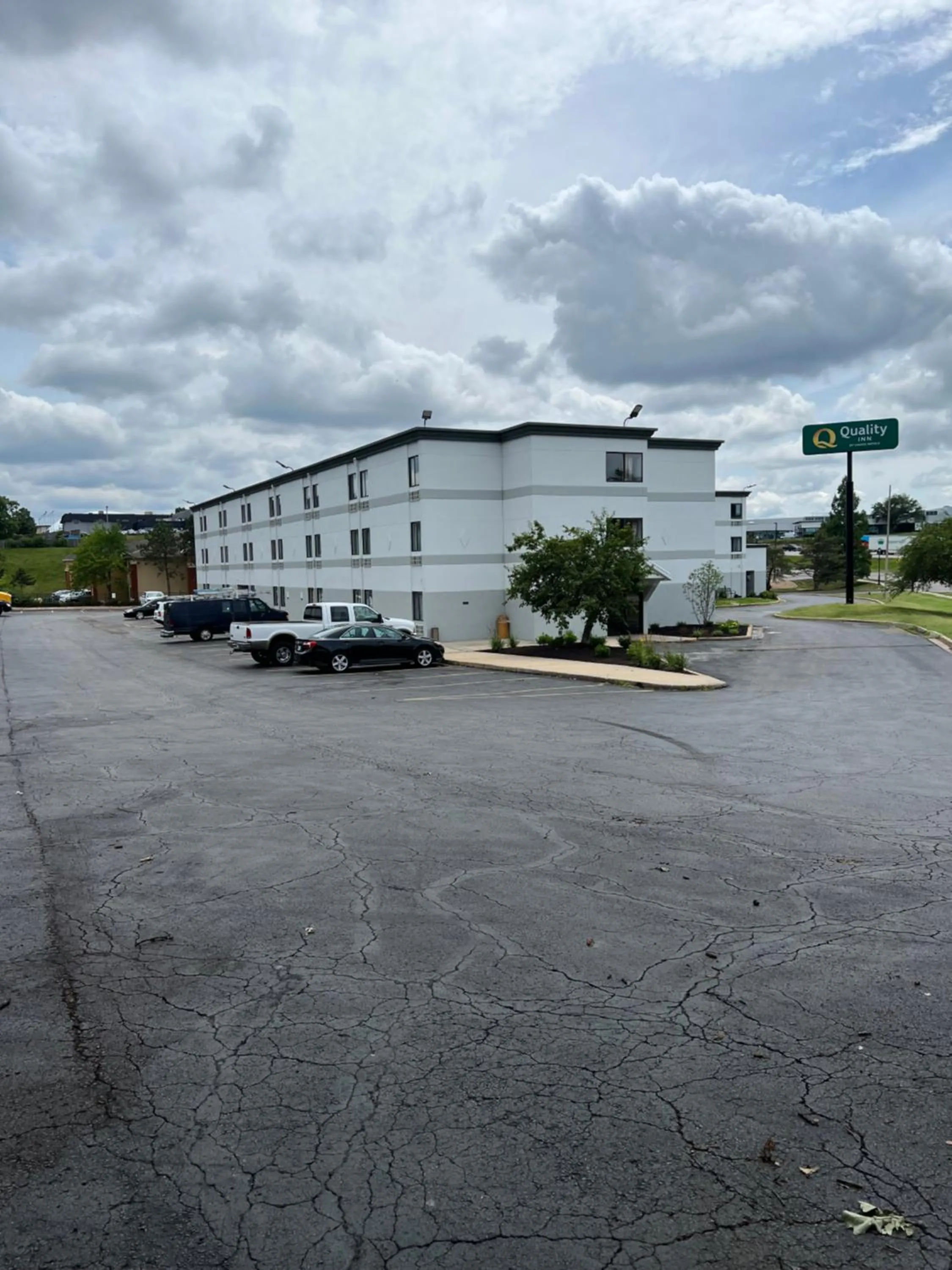 Property building in Quality Inn Merriam Kansas City