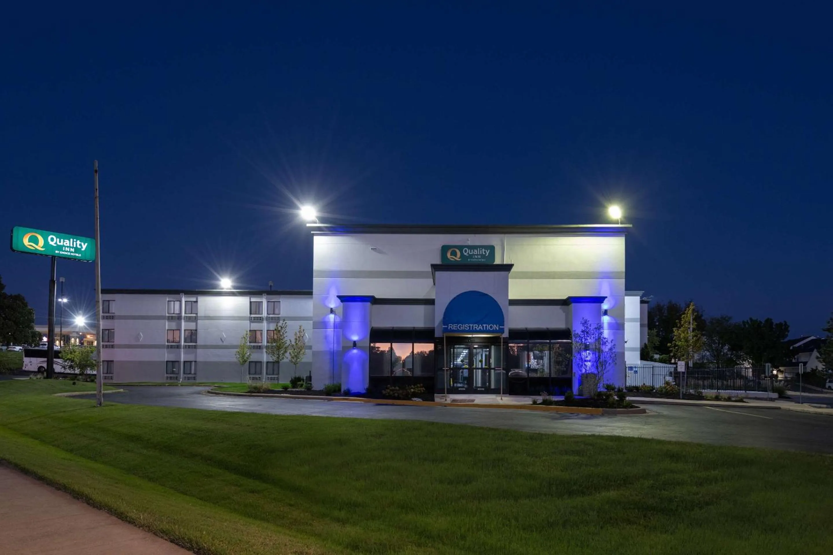 Property building in Quality Inn Merriam Kansas City