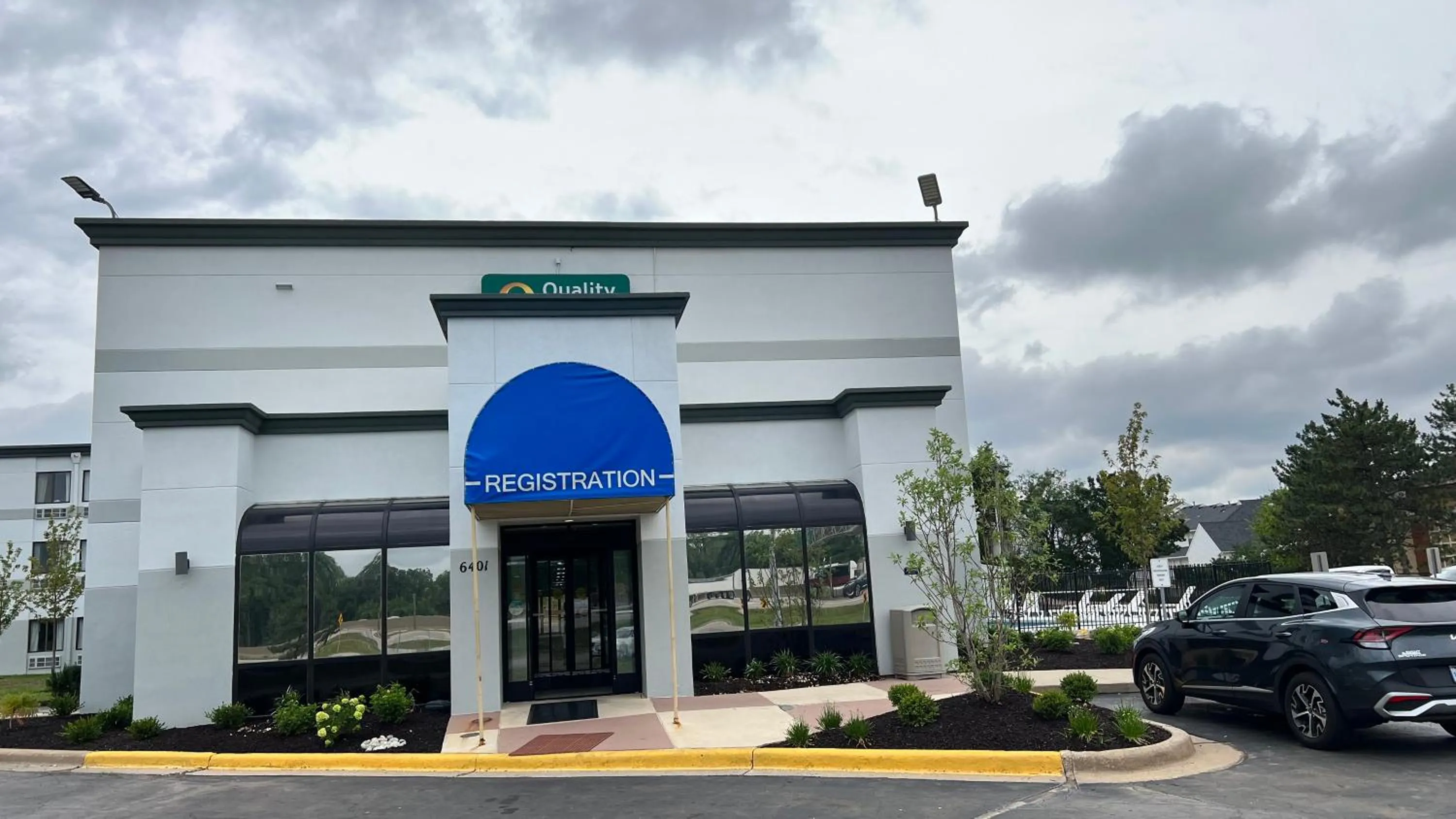 Property building in Quality Inn Merriam Kansas City