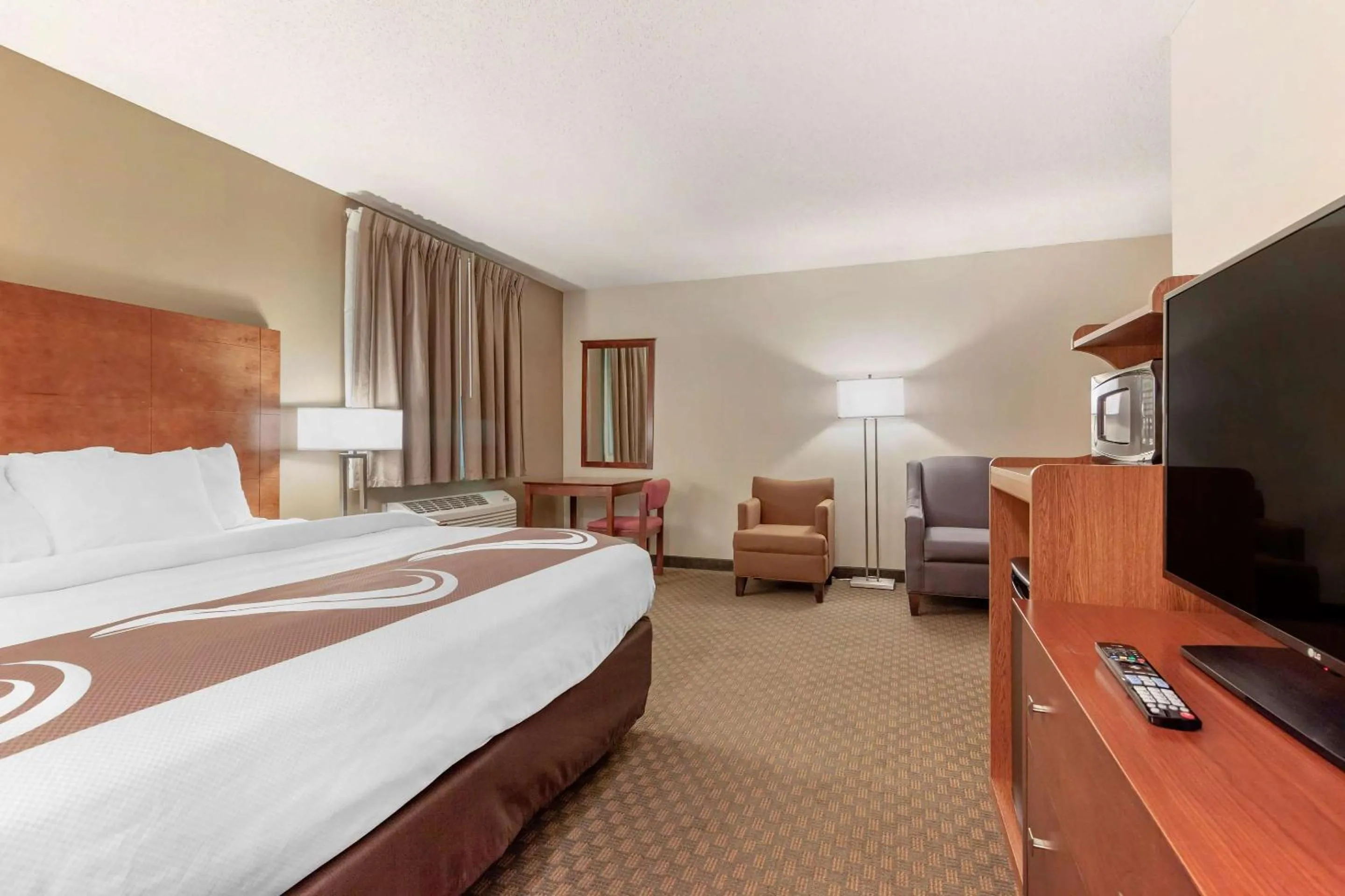 Bedroom, Bed in Quality Inn Hays I-70