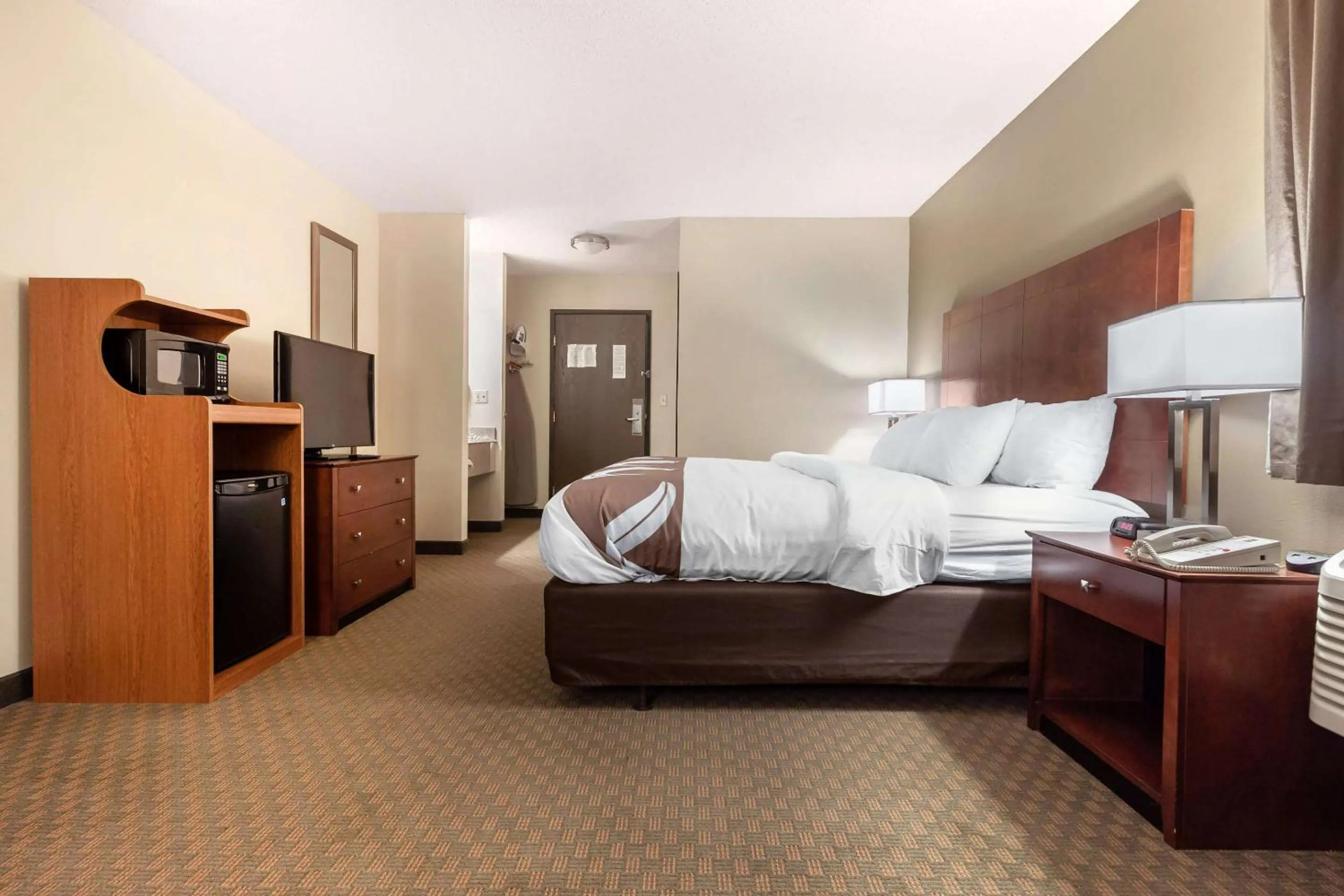 Bedroom, Bed in Quality Inn Hays I-70