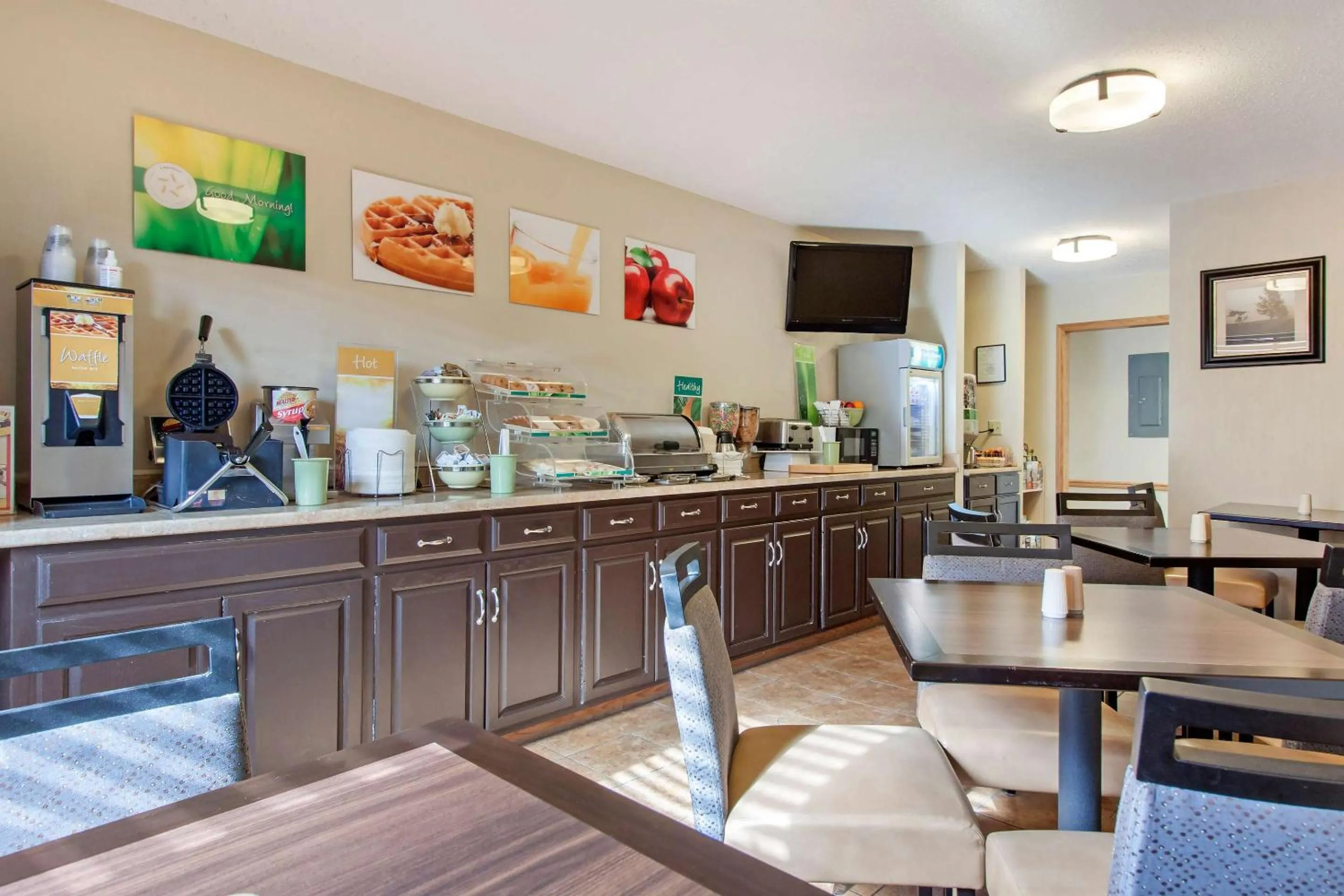 Breakfast in Quality Inn Hays I-70