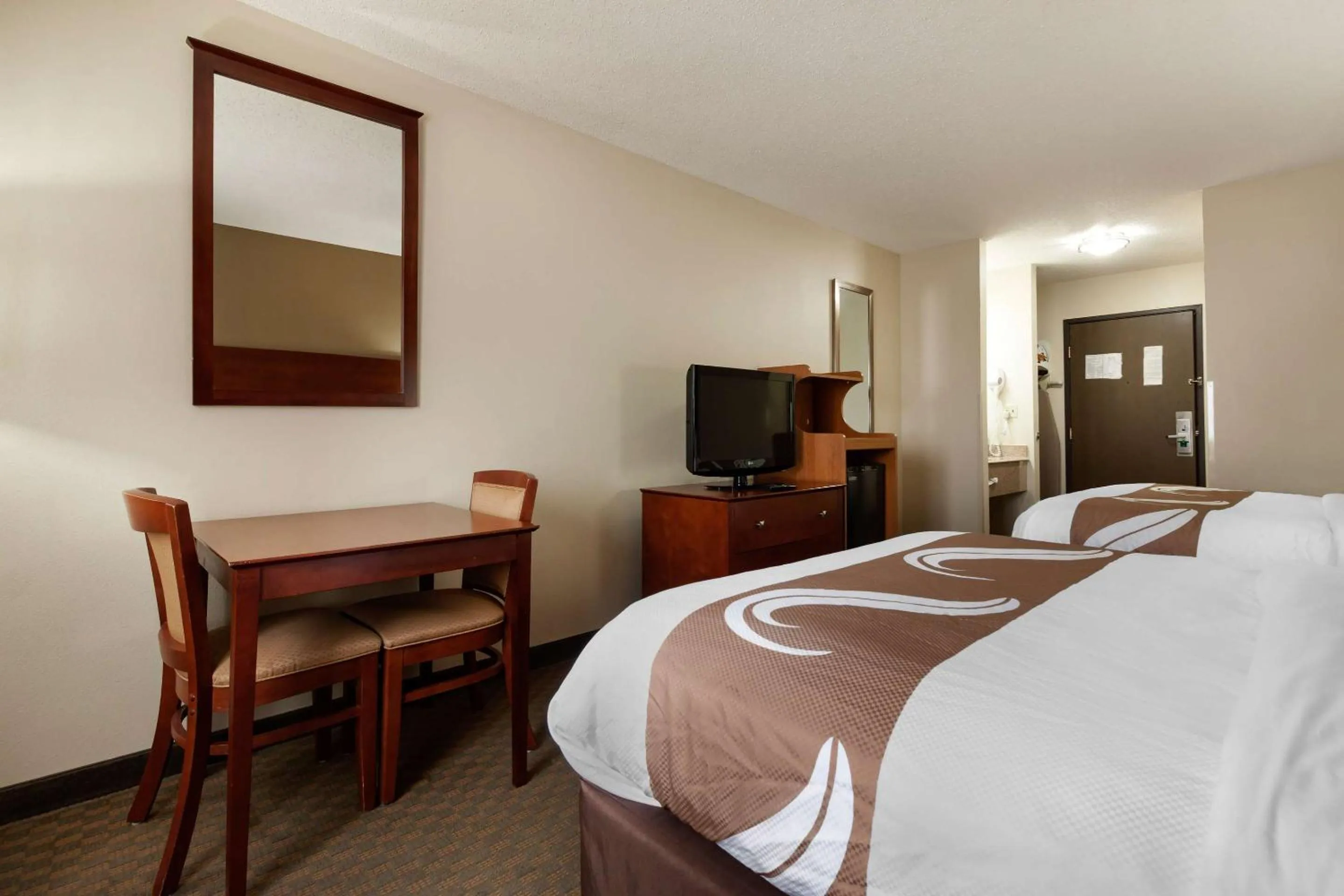 Bedroom, Bed in Quality Inn Hays I-70