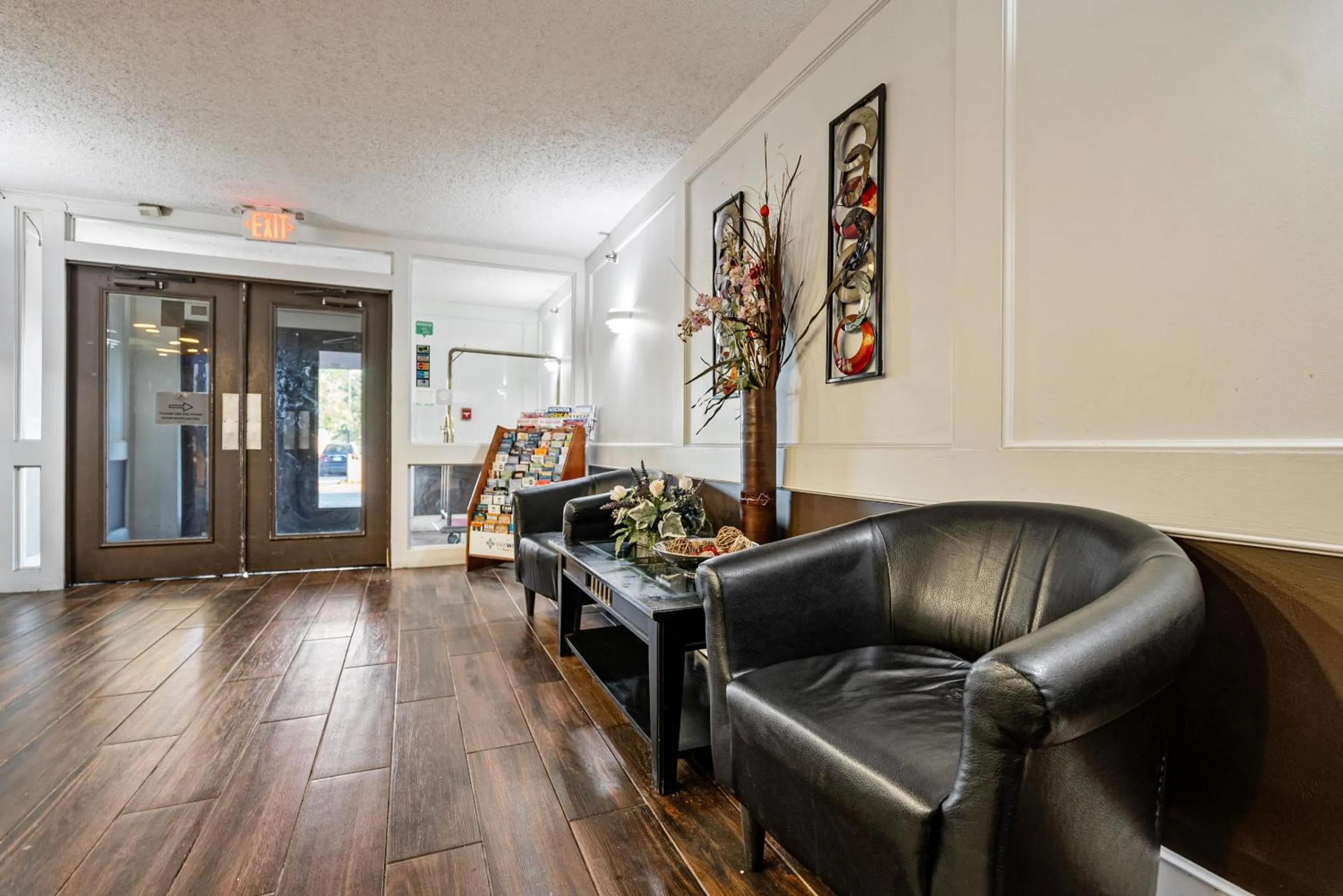 Lobby or reception in Coratel Plus Suites Wichita West Airport