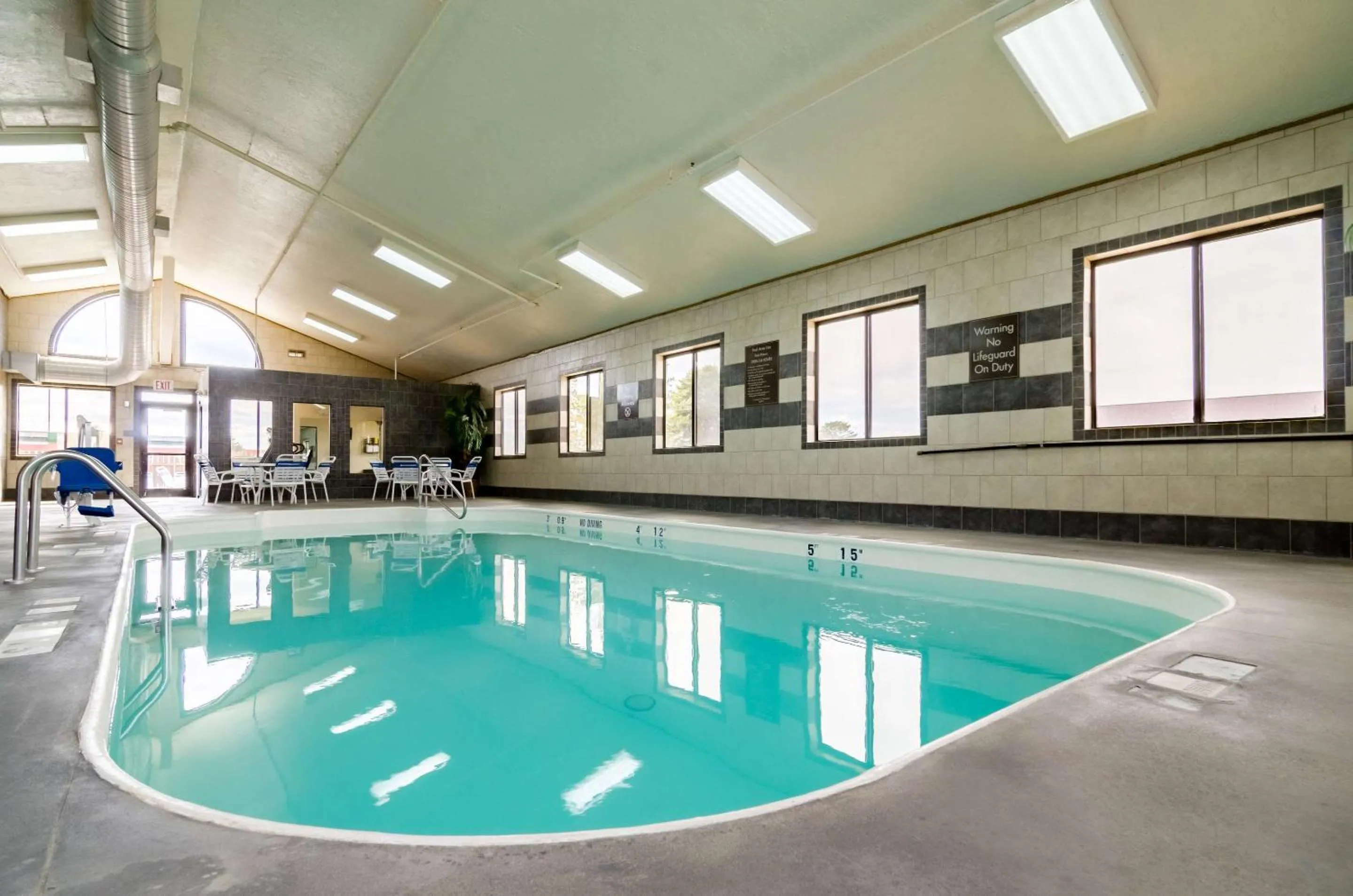 Swimming pool in Comfort Inn Colby