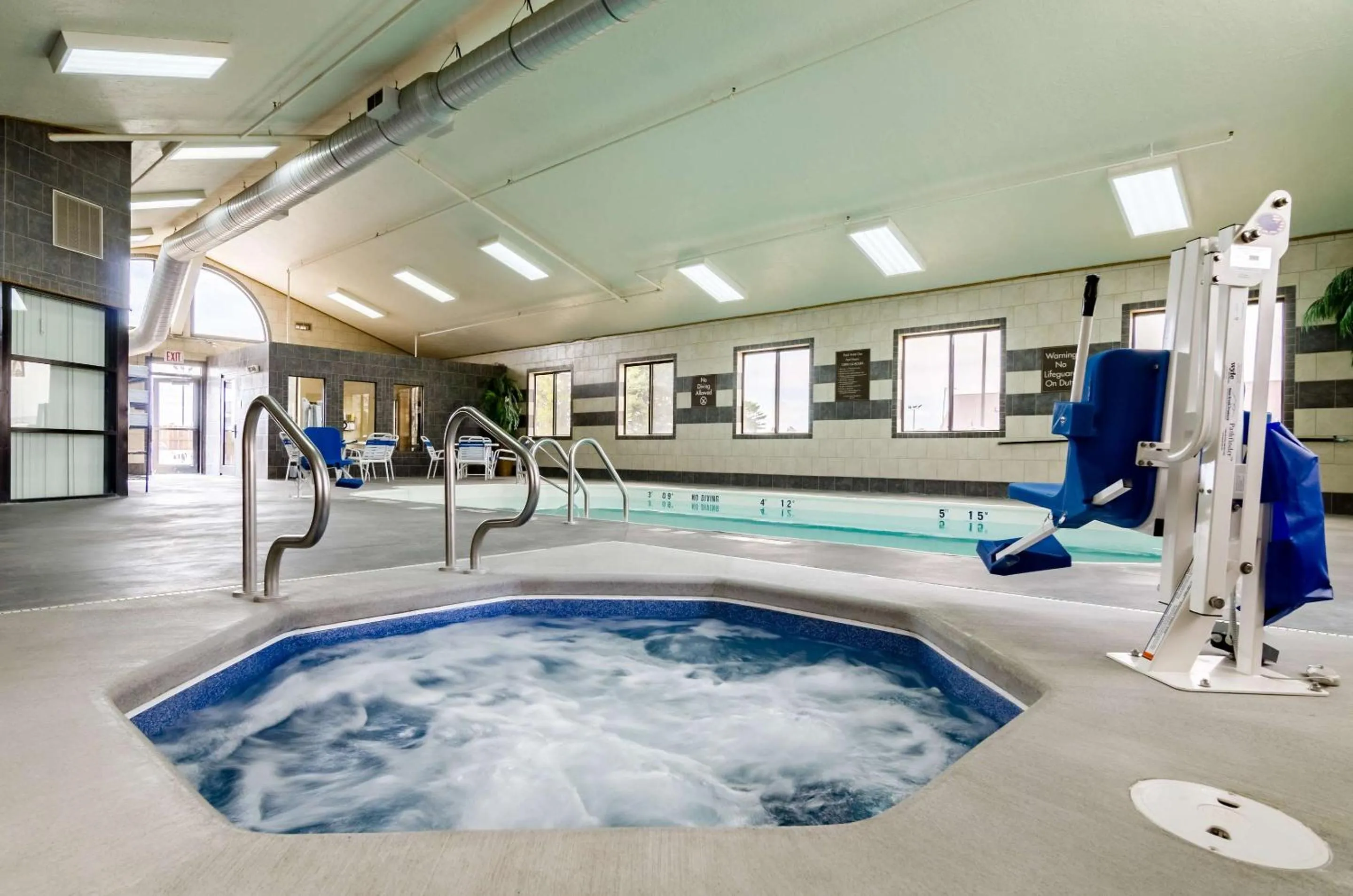 Swimming pool in Comfort Inn Colby