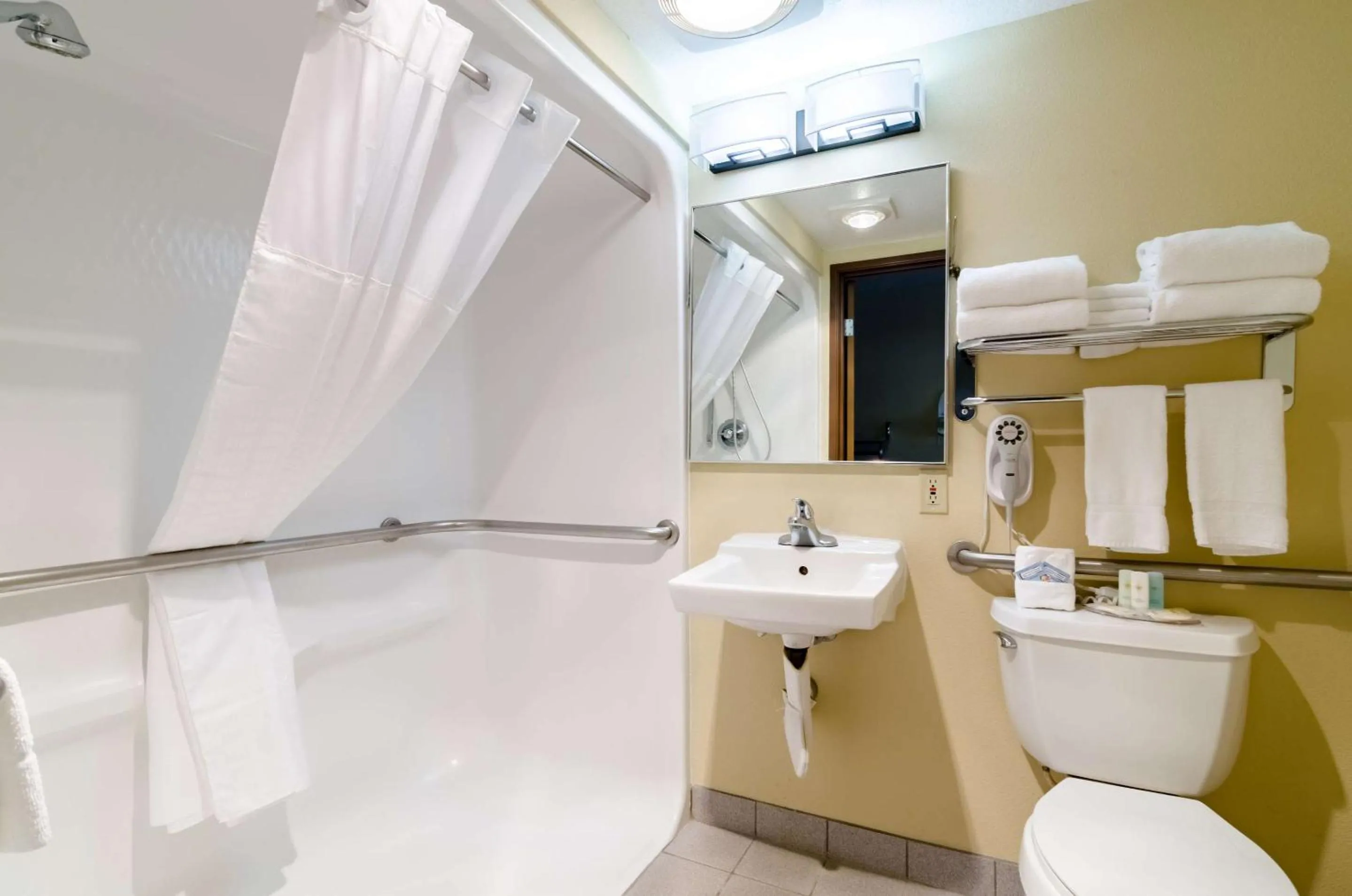 Bedroom in Comfort Inn Colby