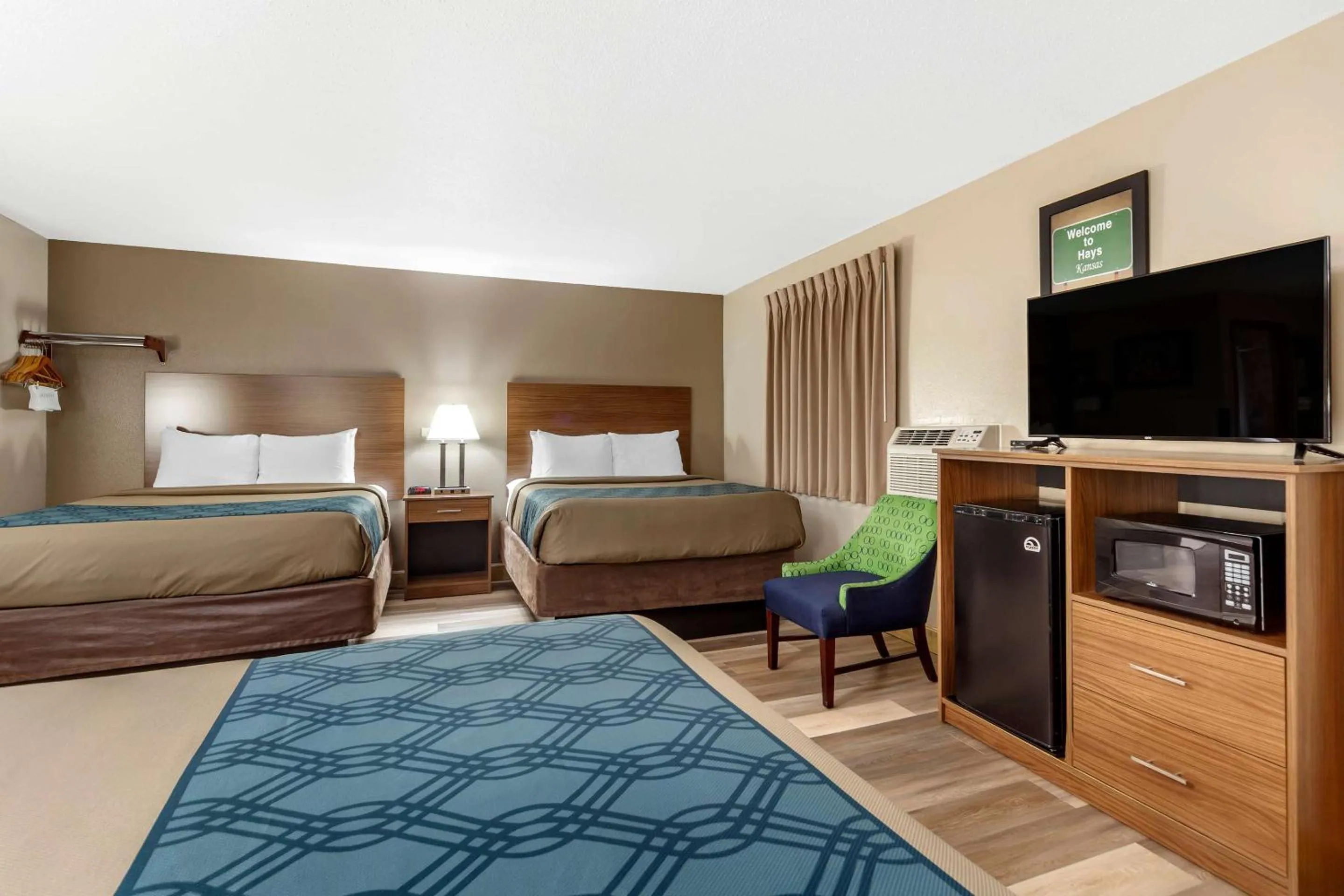 Bedroom, Bed in Econo Lodge Hays I-70