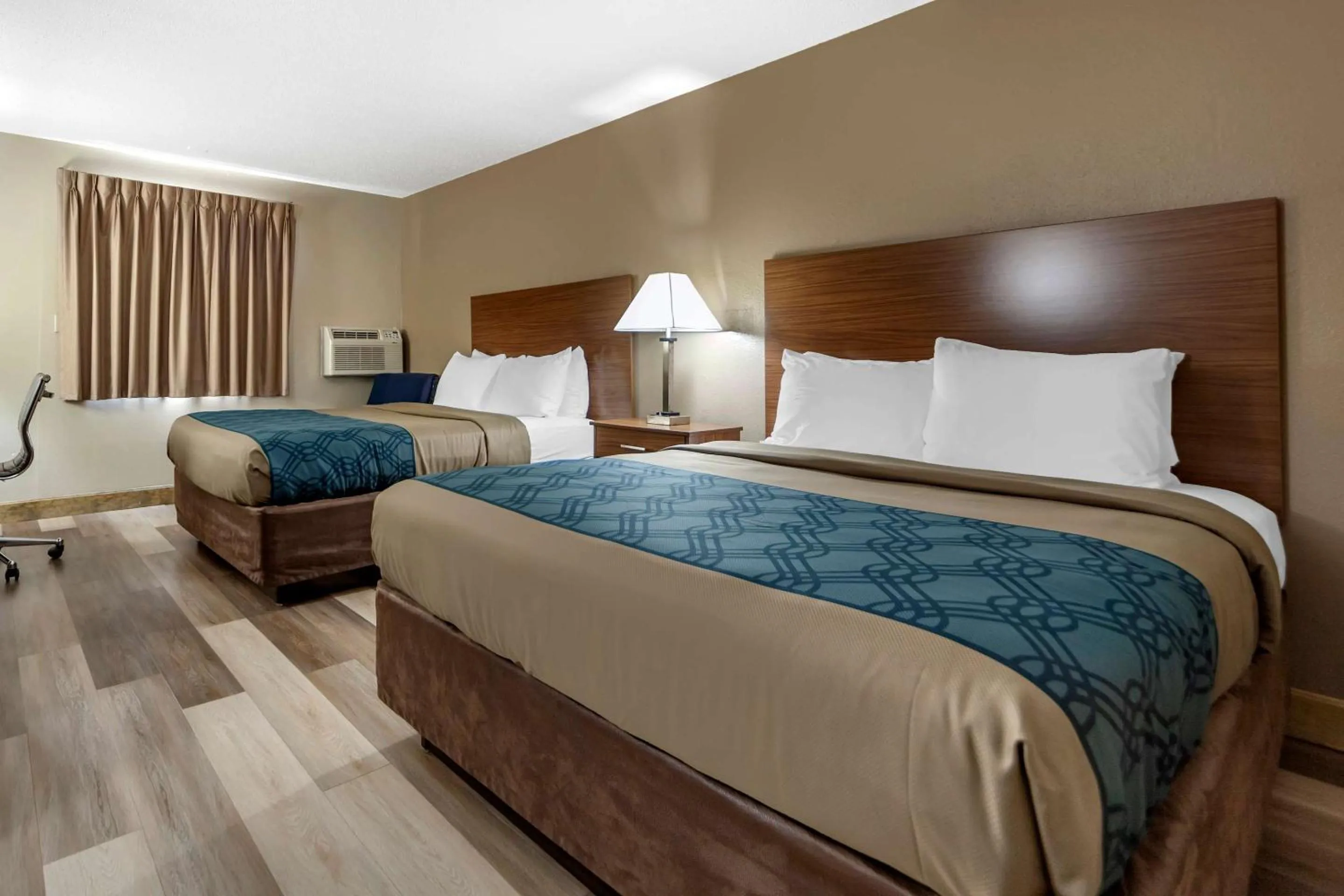 Bedroom, Bed in Econo Lodge Hays I-70