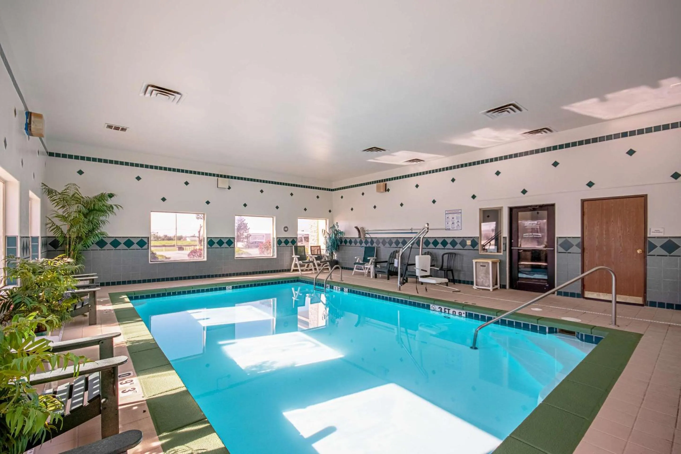 Swimming pool in Quality Inn Dodge City