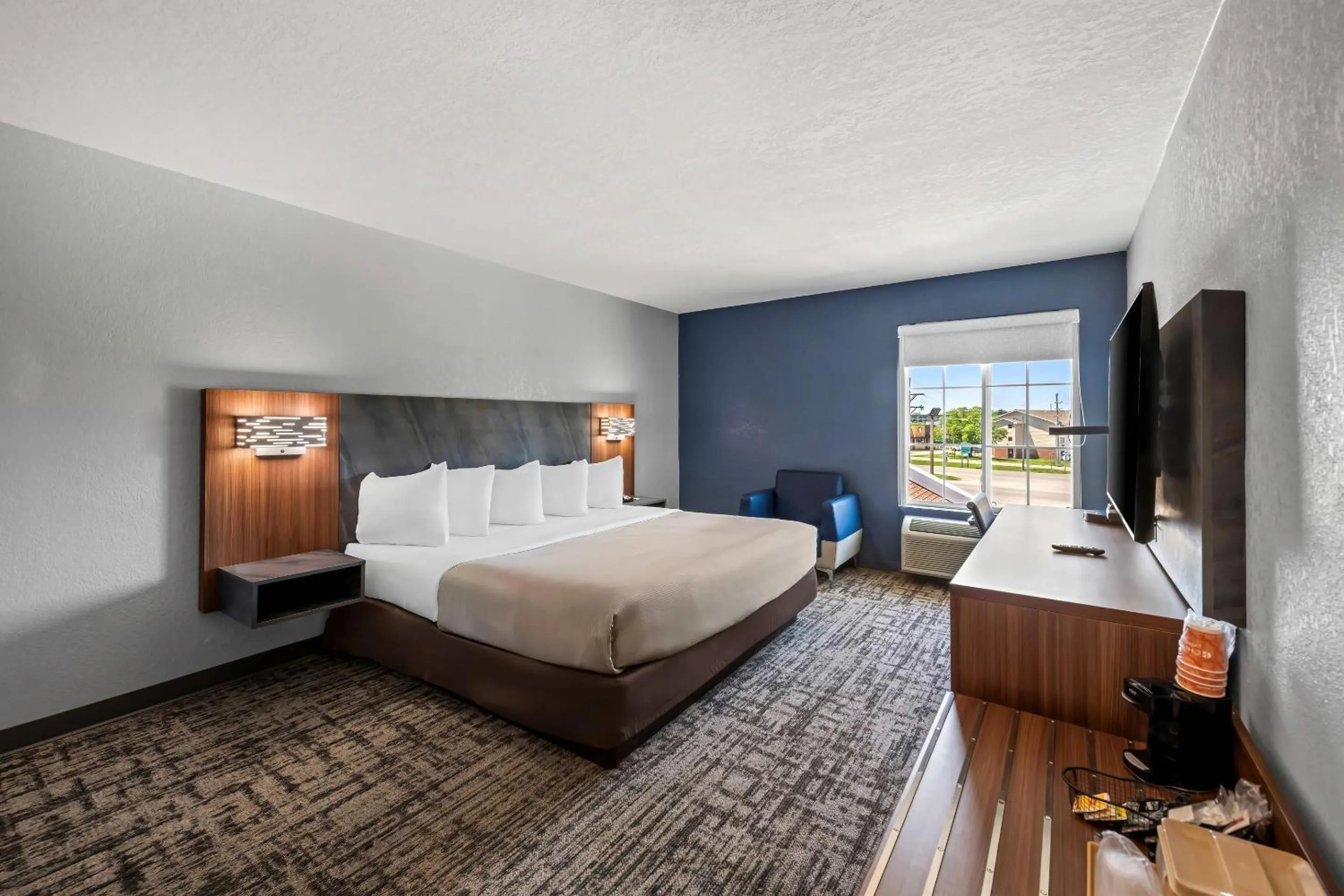 Bedroom, Bed in Quality Inn & Suites Manhattan