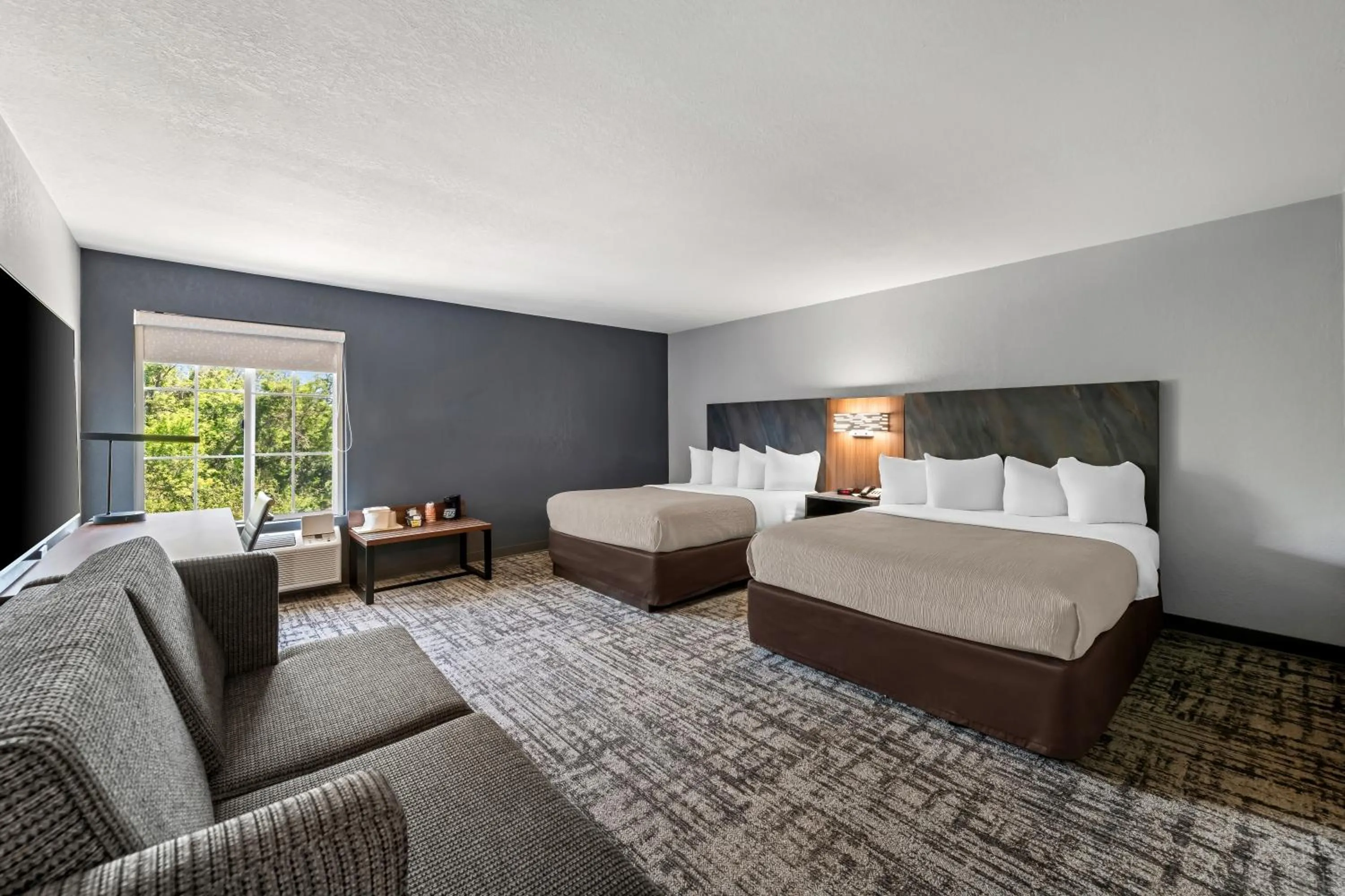 Bed in Quality Inn & Suites Manhattan