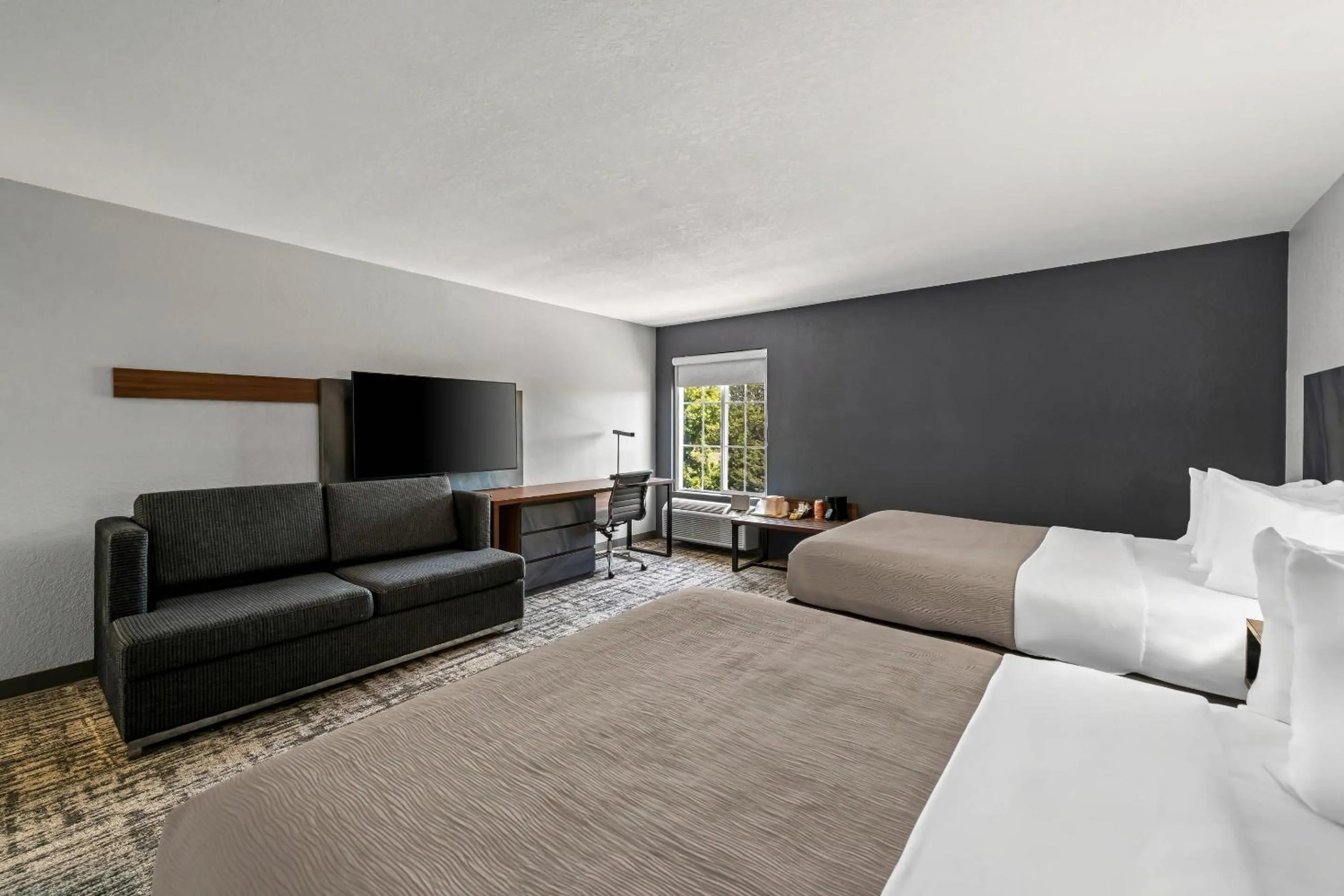 Bedroom, Bed in Quality Inn & Suites Manhattan