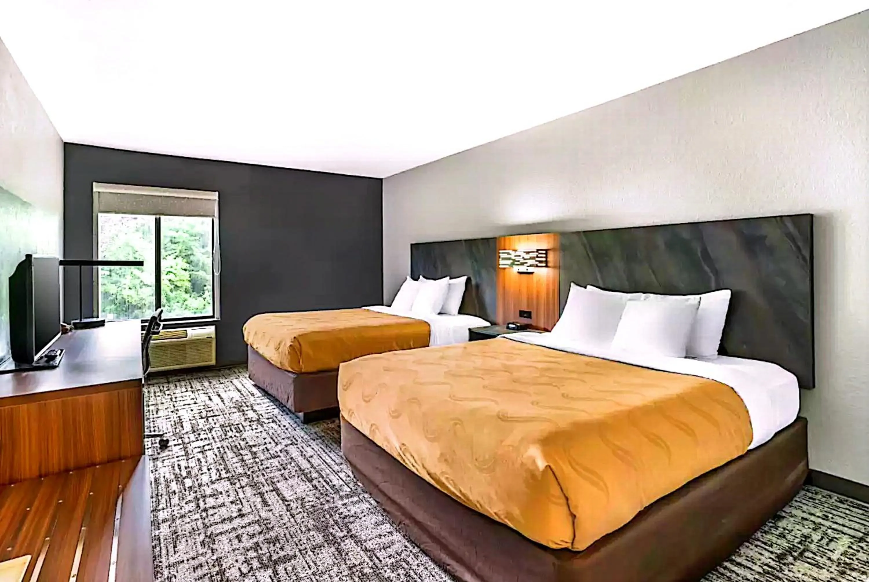 Bed in Quality Inn & Suites Manhattan