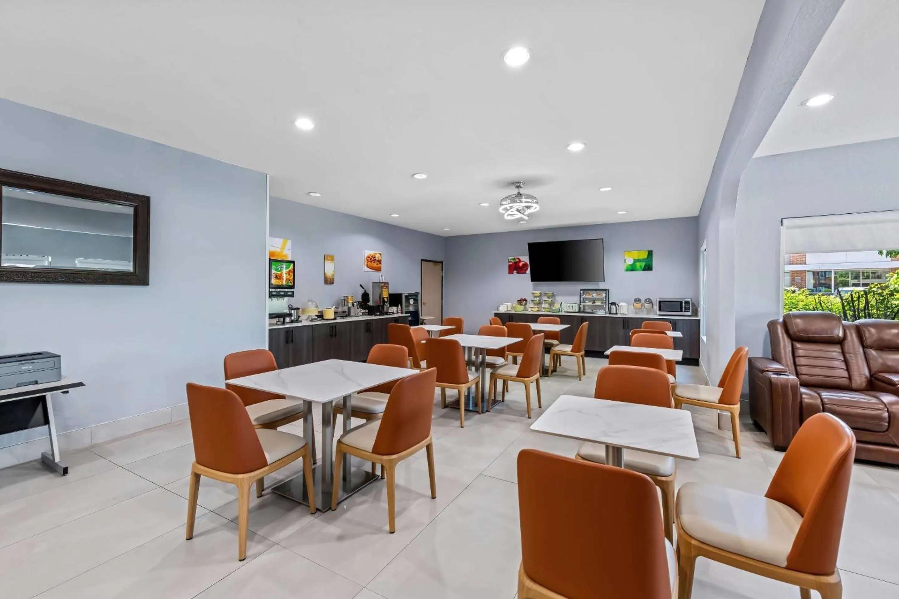 Breakfast in Quality Inn & Suites Manhattan