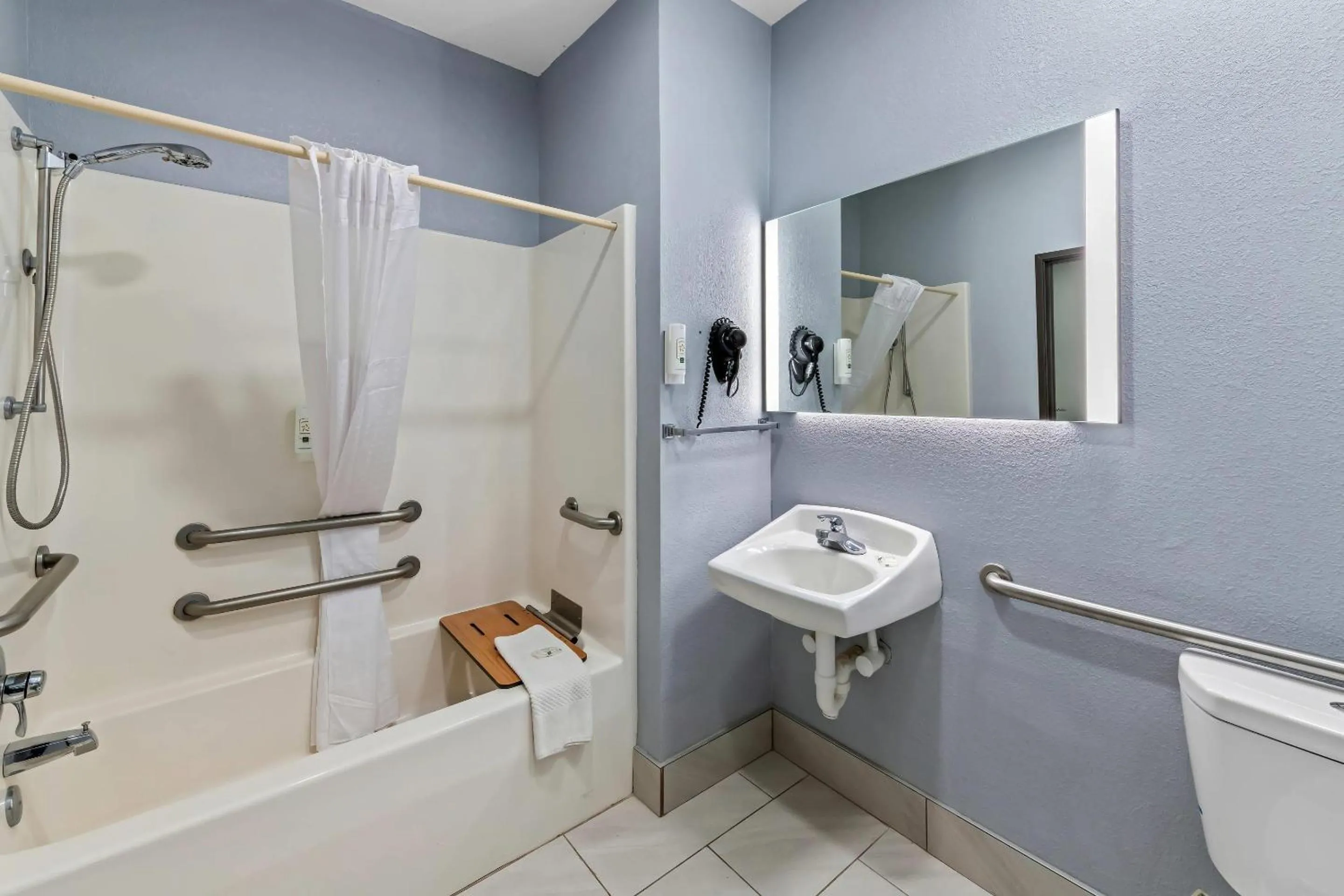 Bedroom in Quality Inn & Suites Manhattan