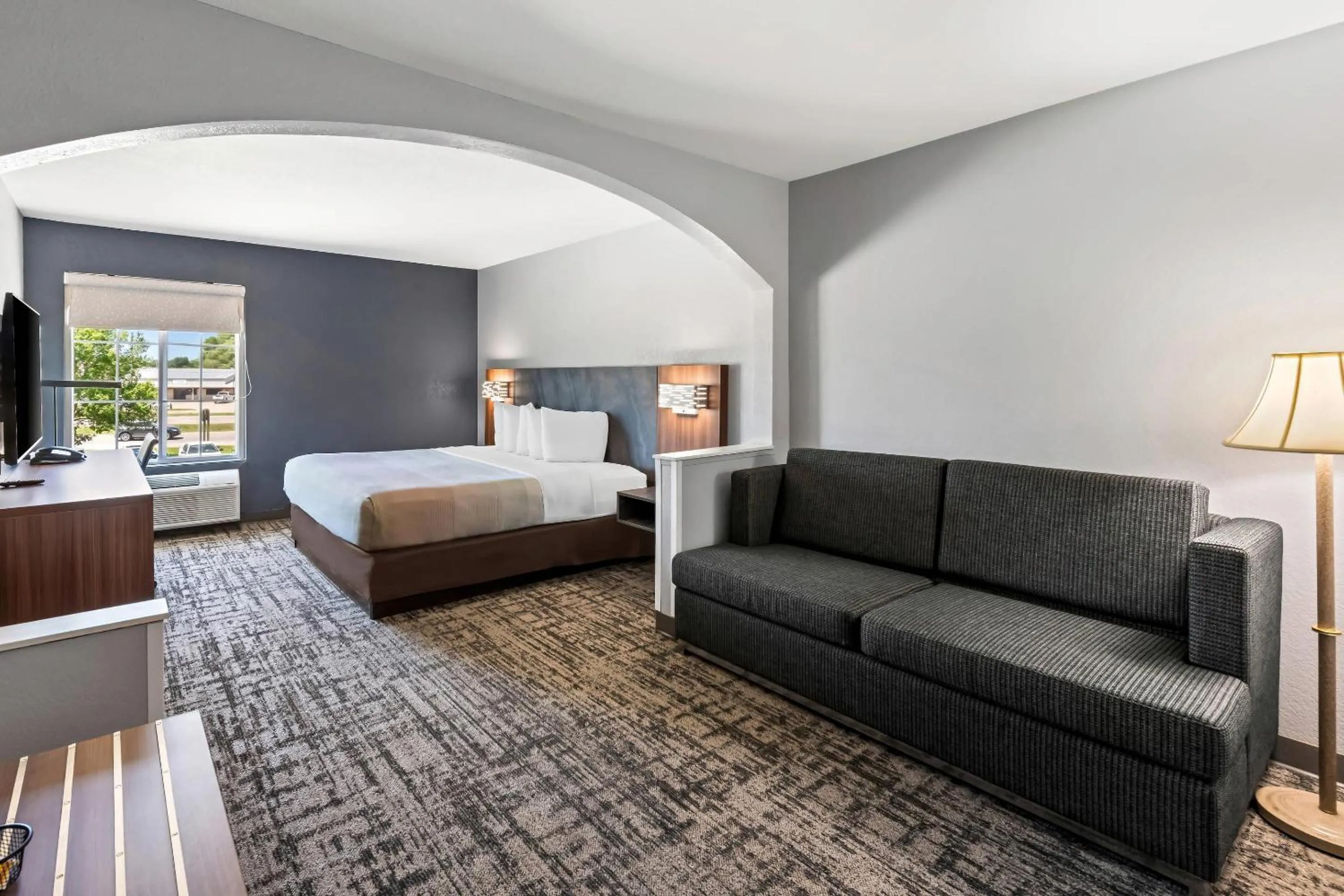 Bedroom, Bed in Quality Inn & Suites Manhattan