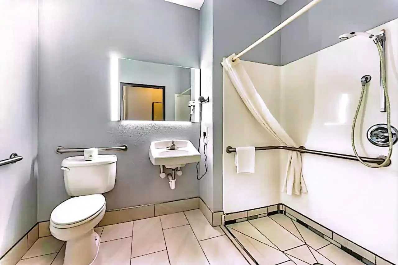 Quality Inn & Suites Manhattan