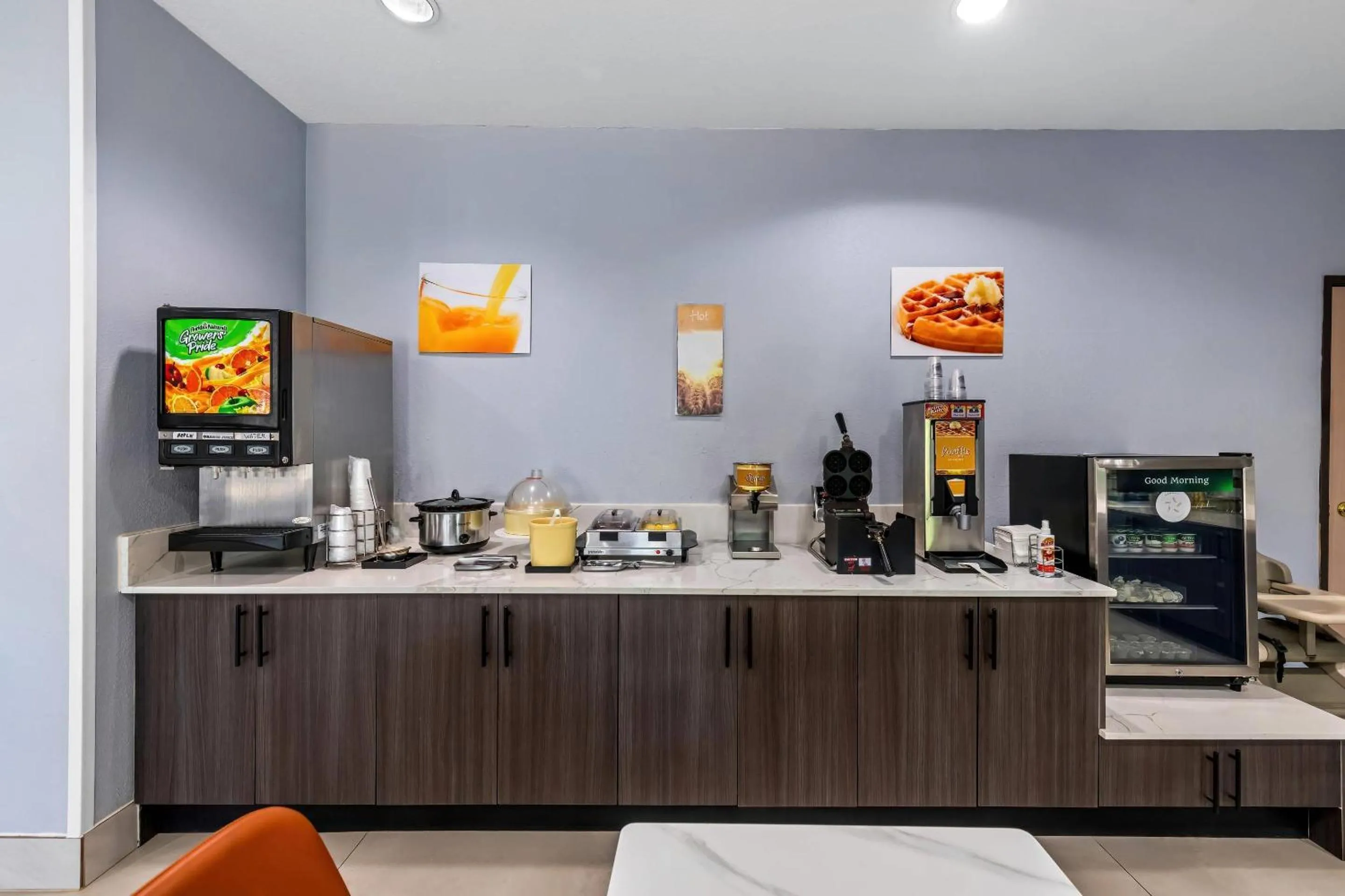 Breakfast in Quality Inn & Suites Manhattan