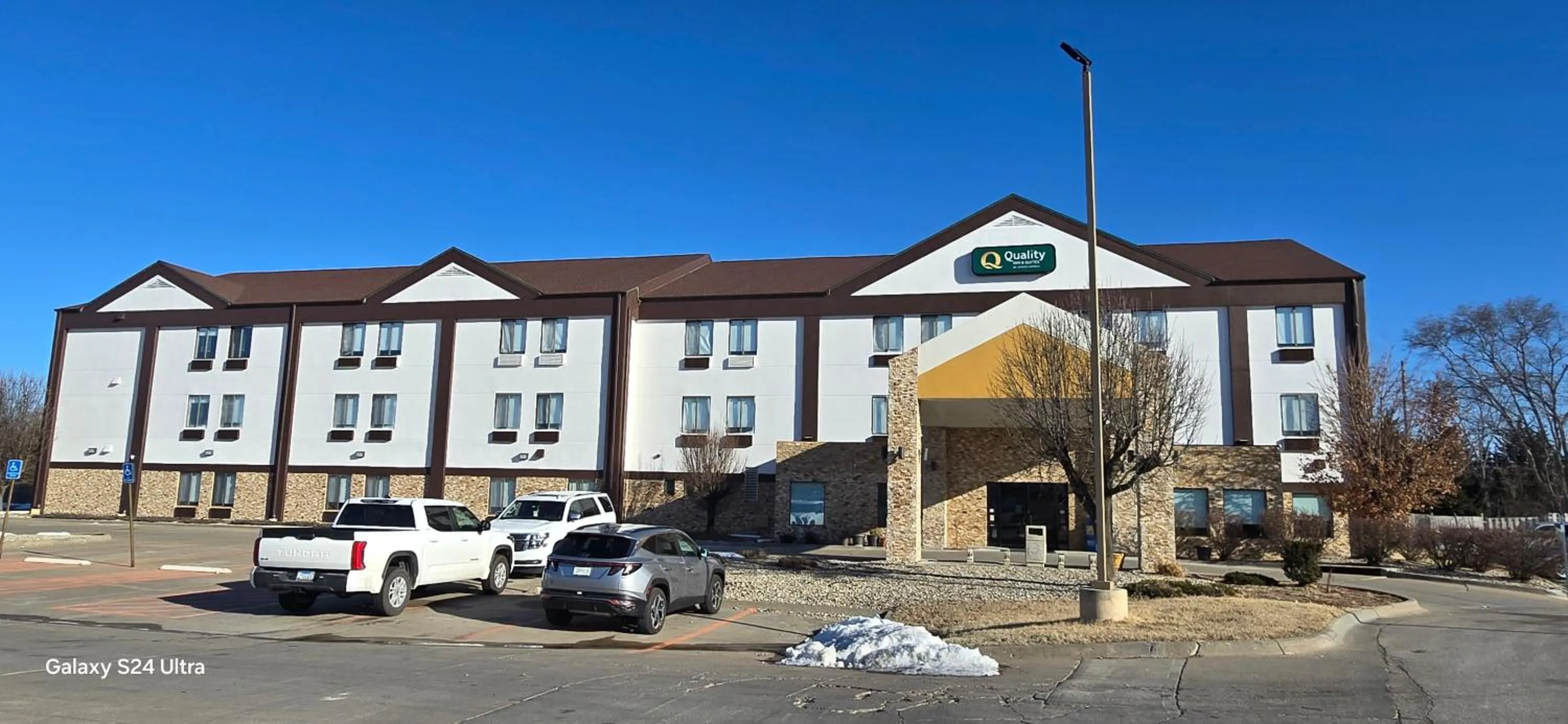 Property building in Quality Inn & Suites Manhattan