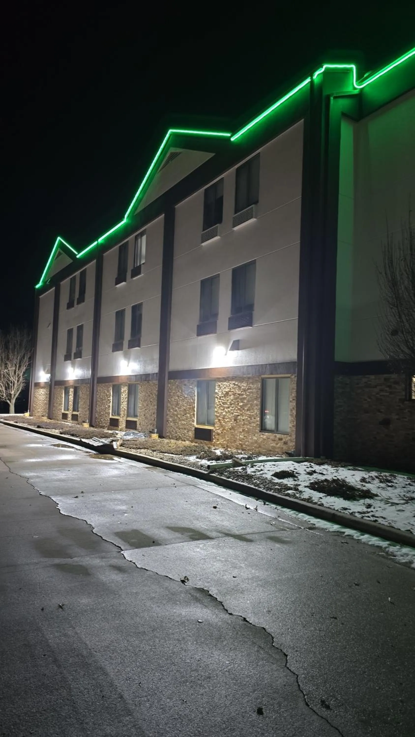 Property building in Quality Inn & Suites Manhattan