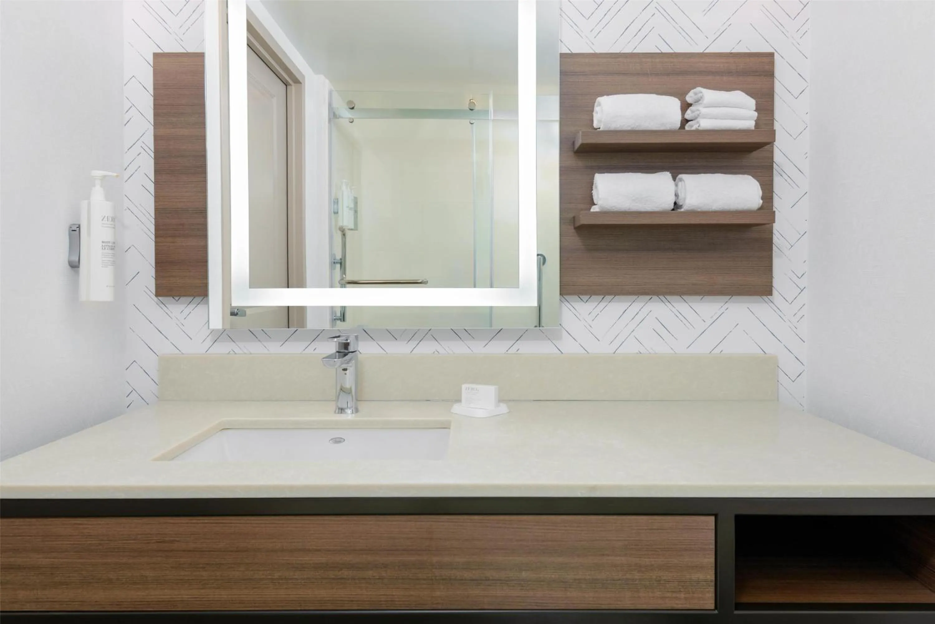 Bathroom in Hilton Garden Inn Buffalo Airport