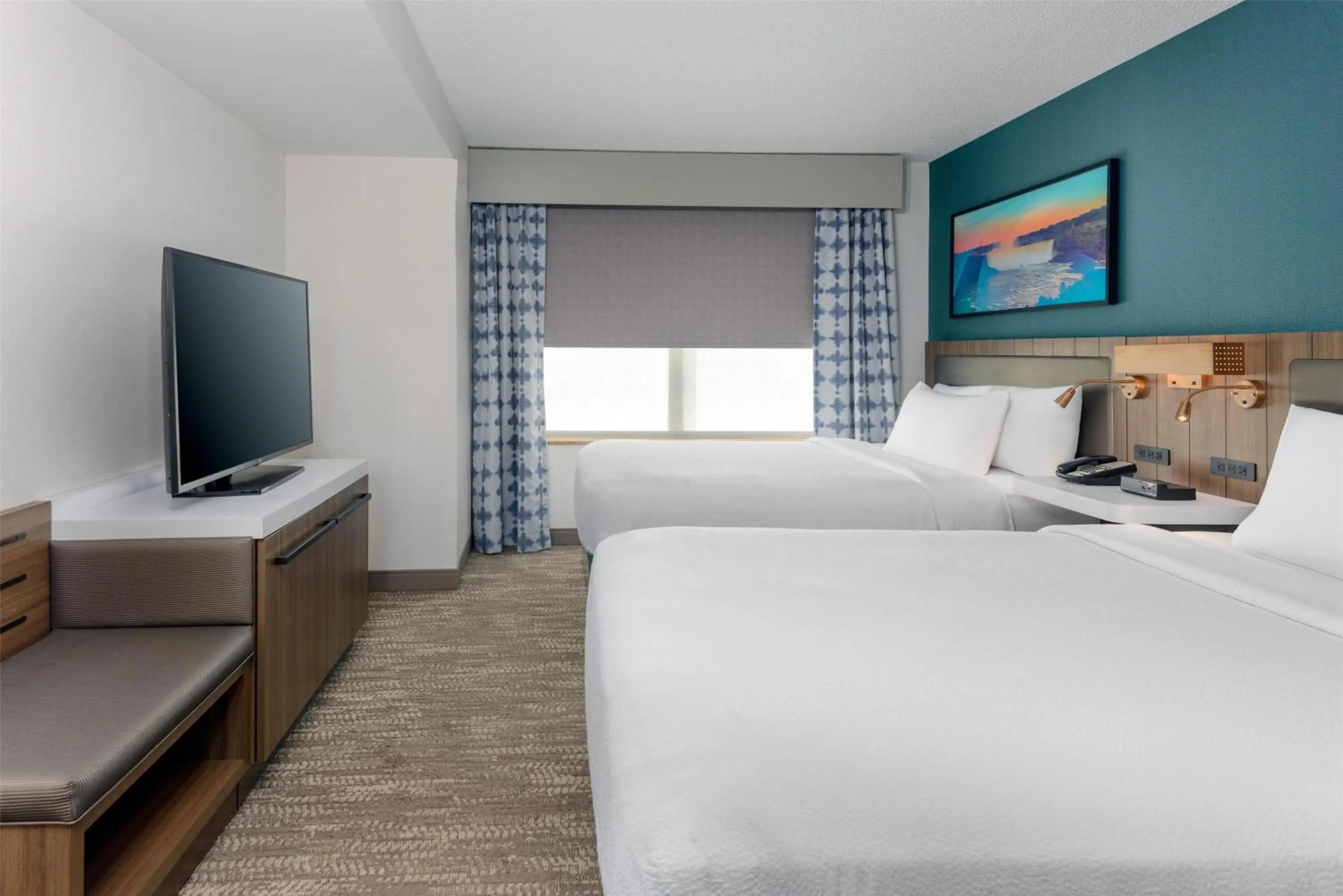 Bed in Hilton Garden Inn Buffalo Airport