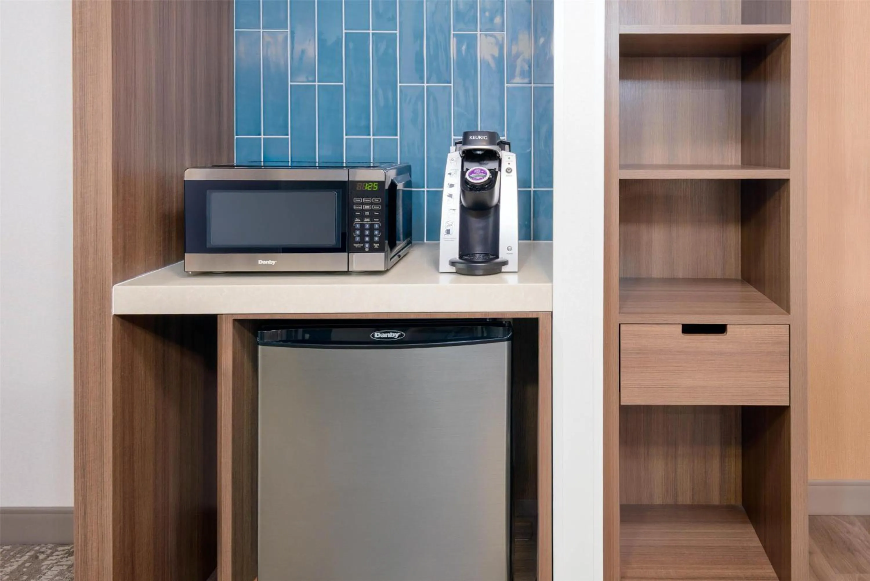 Photo of the whole room in Hilton Garden Inn Buffalo Airport