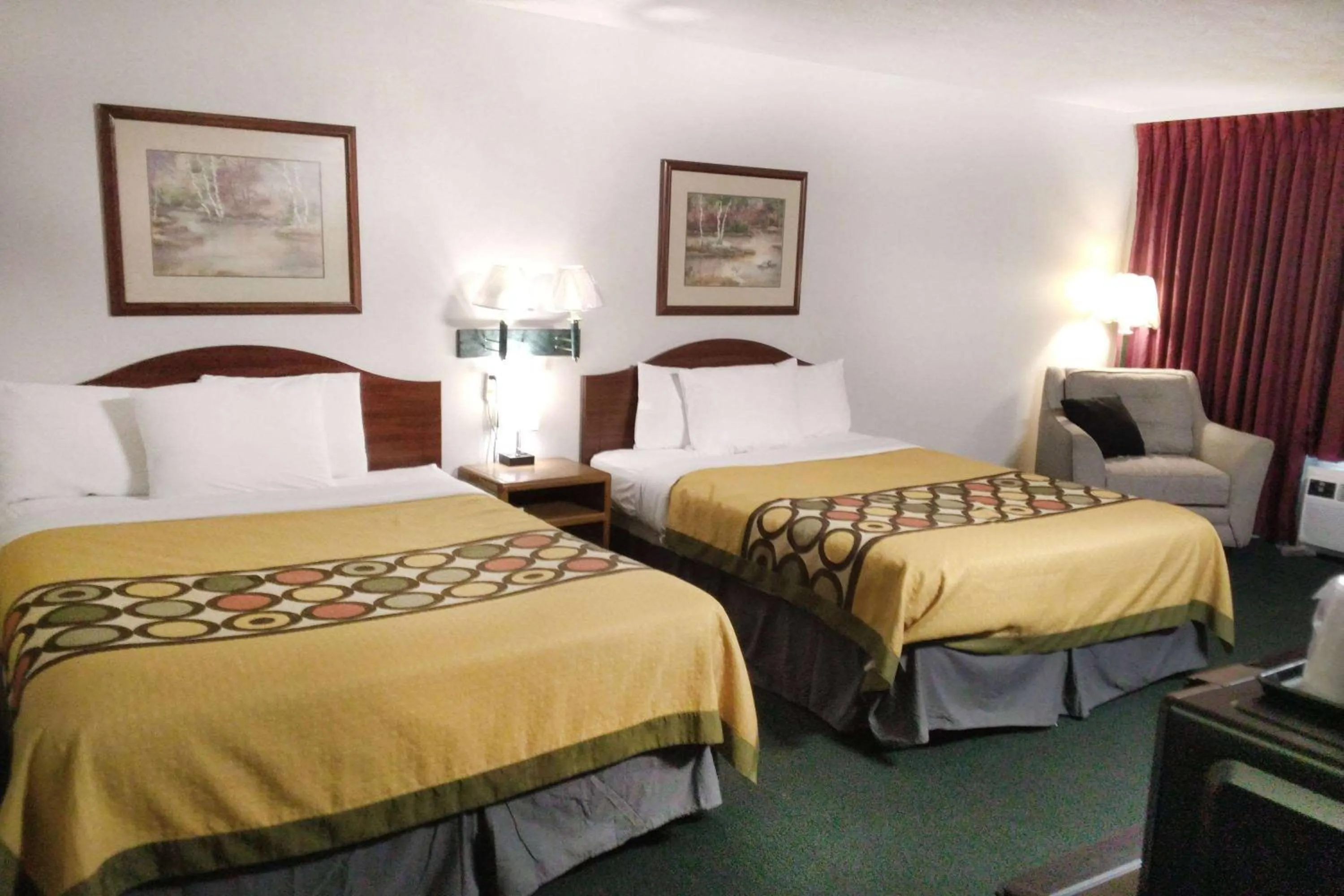 Photo of the whole room, Bed in Travelodge by Wyndham Oakley