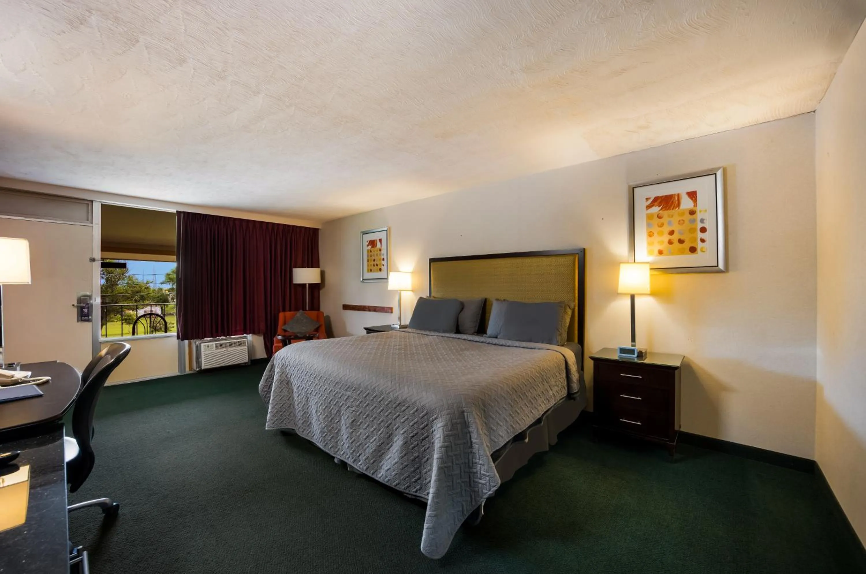 Bed in Travelodge by Wyndham Oakley