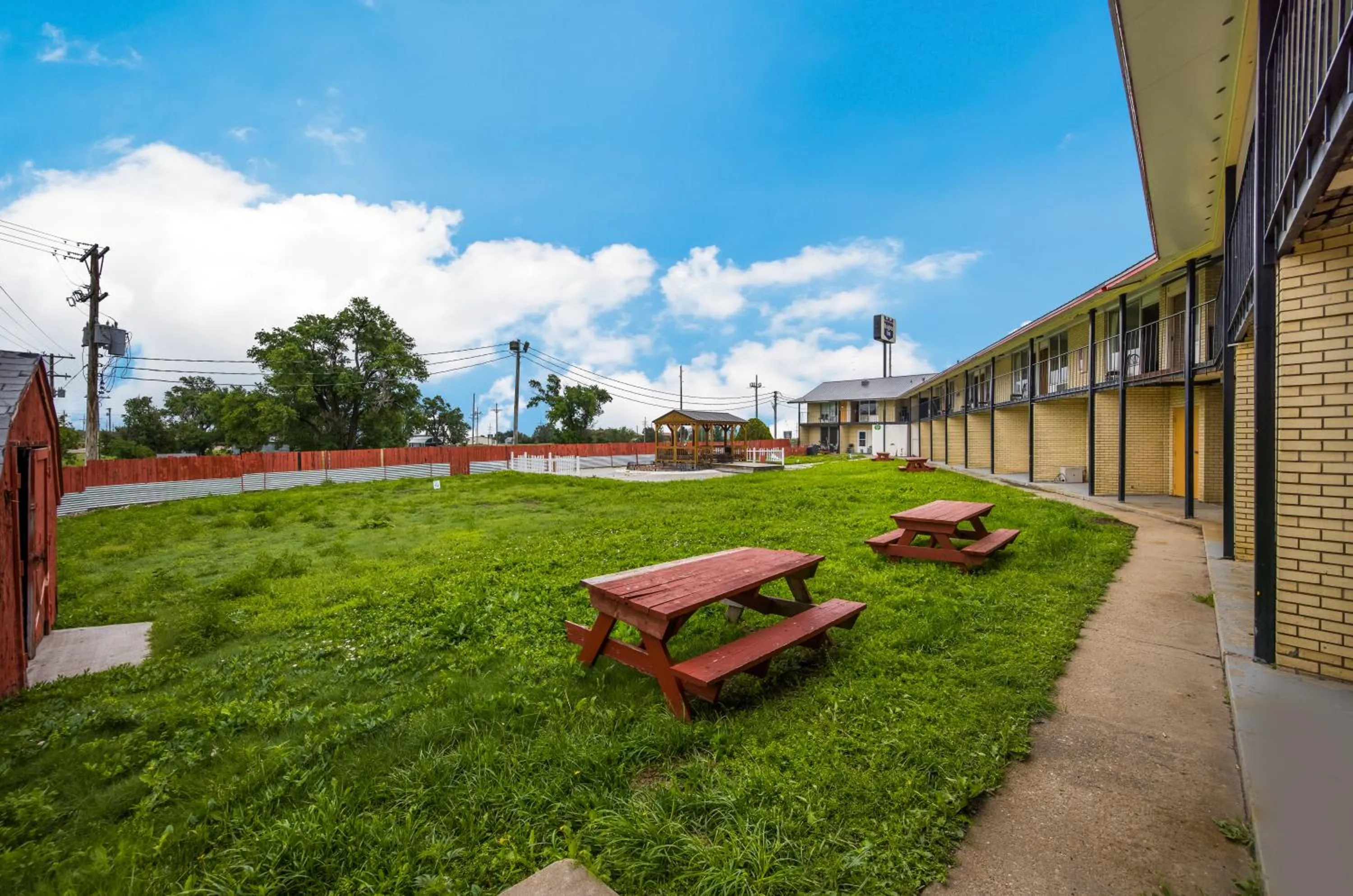 Natural landscape in Travelodge by Wyndham Oakley