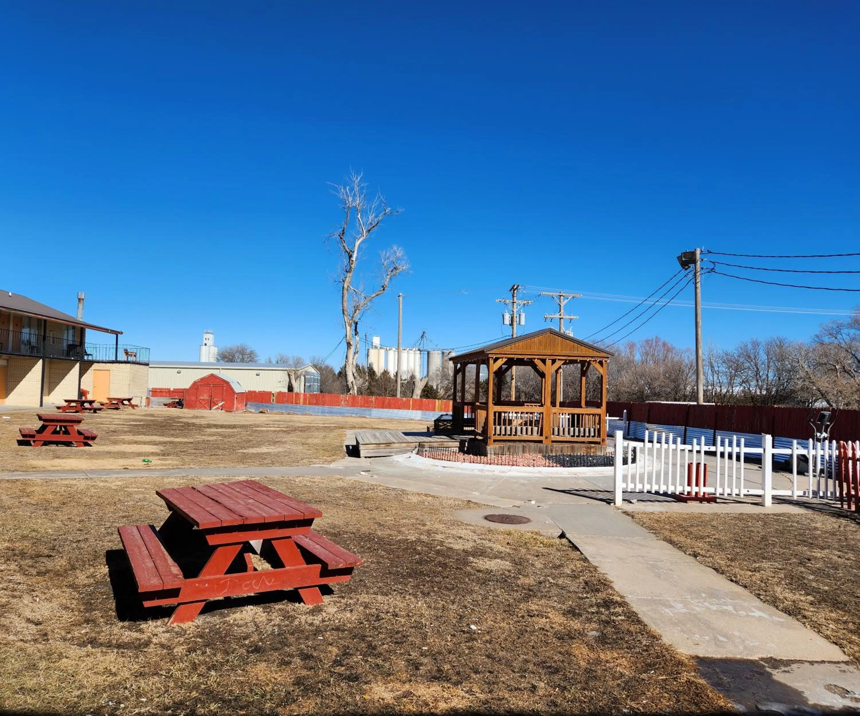 Property building in Travelodge by Wyndham Oakley