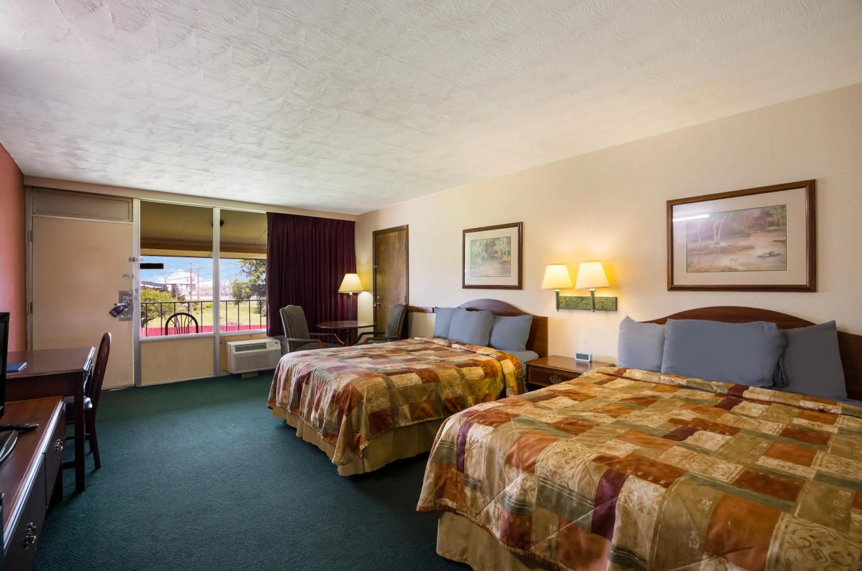 Bed in Travelodge by Wyndham Oakley