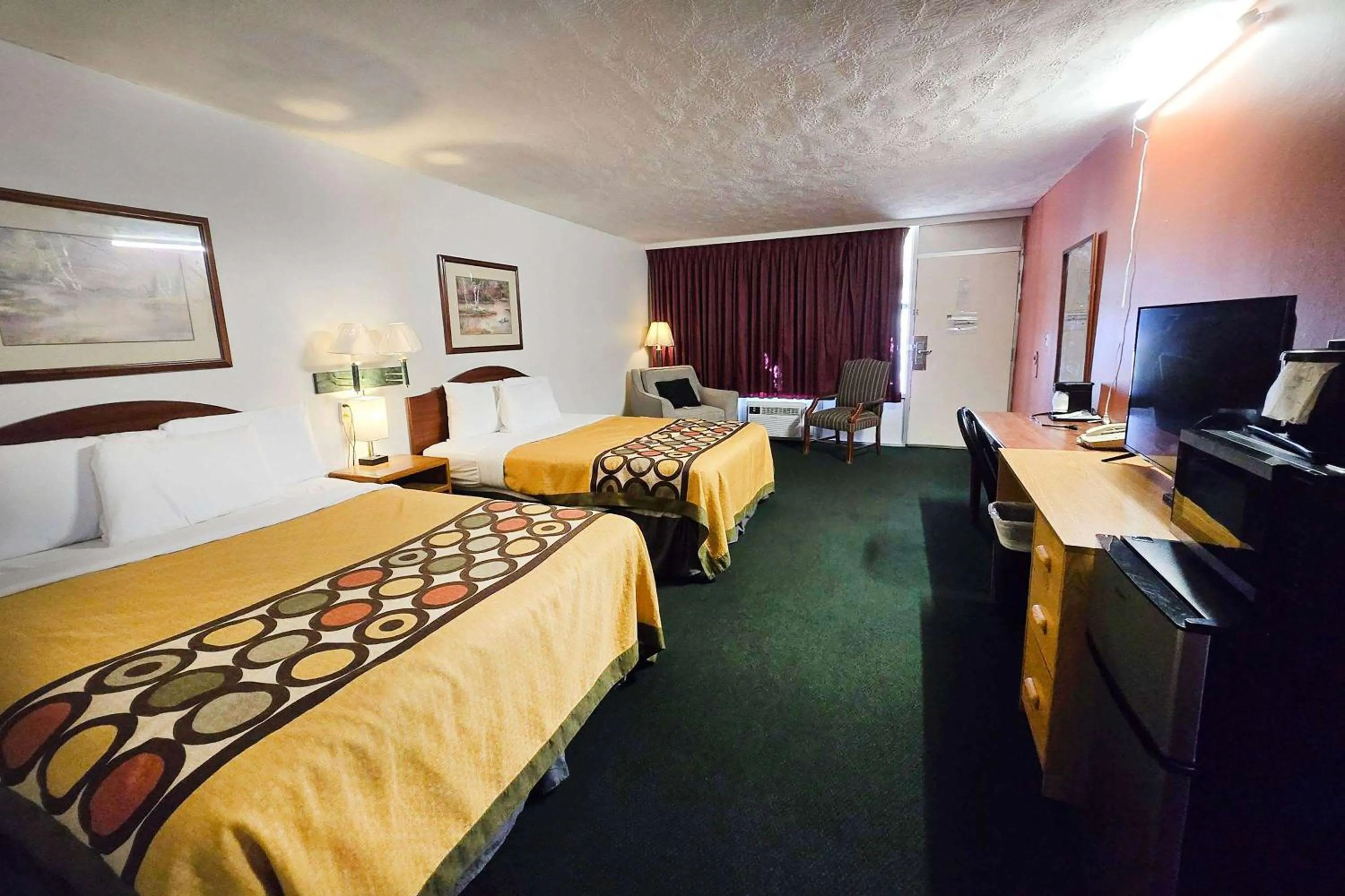 Photo of the whole room, Bed in Travelodge by Wyndham Oakley