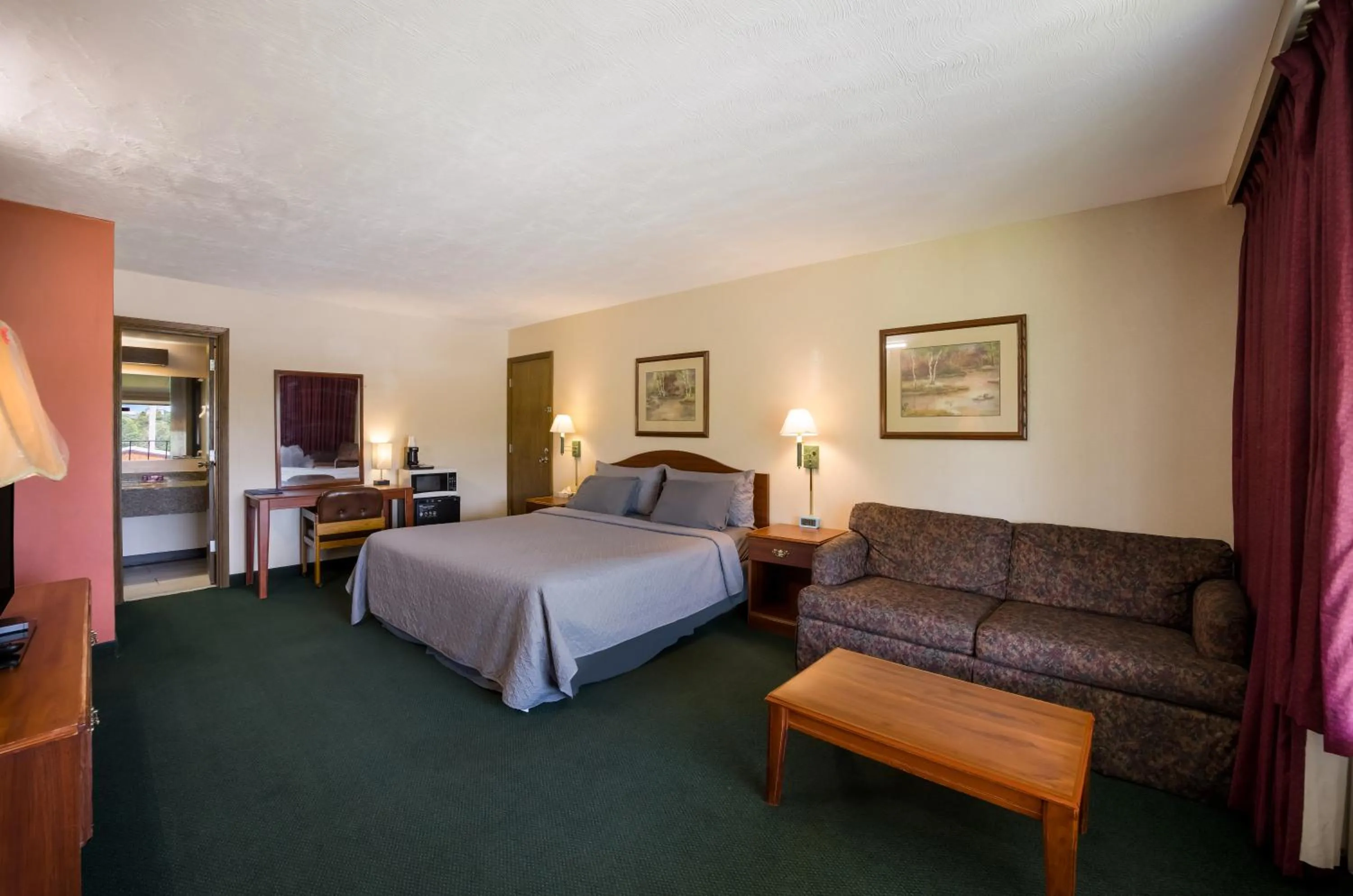 Photo of the whole room, Bed in Travelodge by Wyndham Oakley