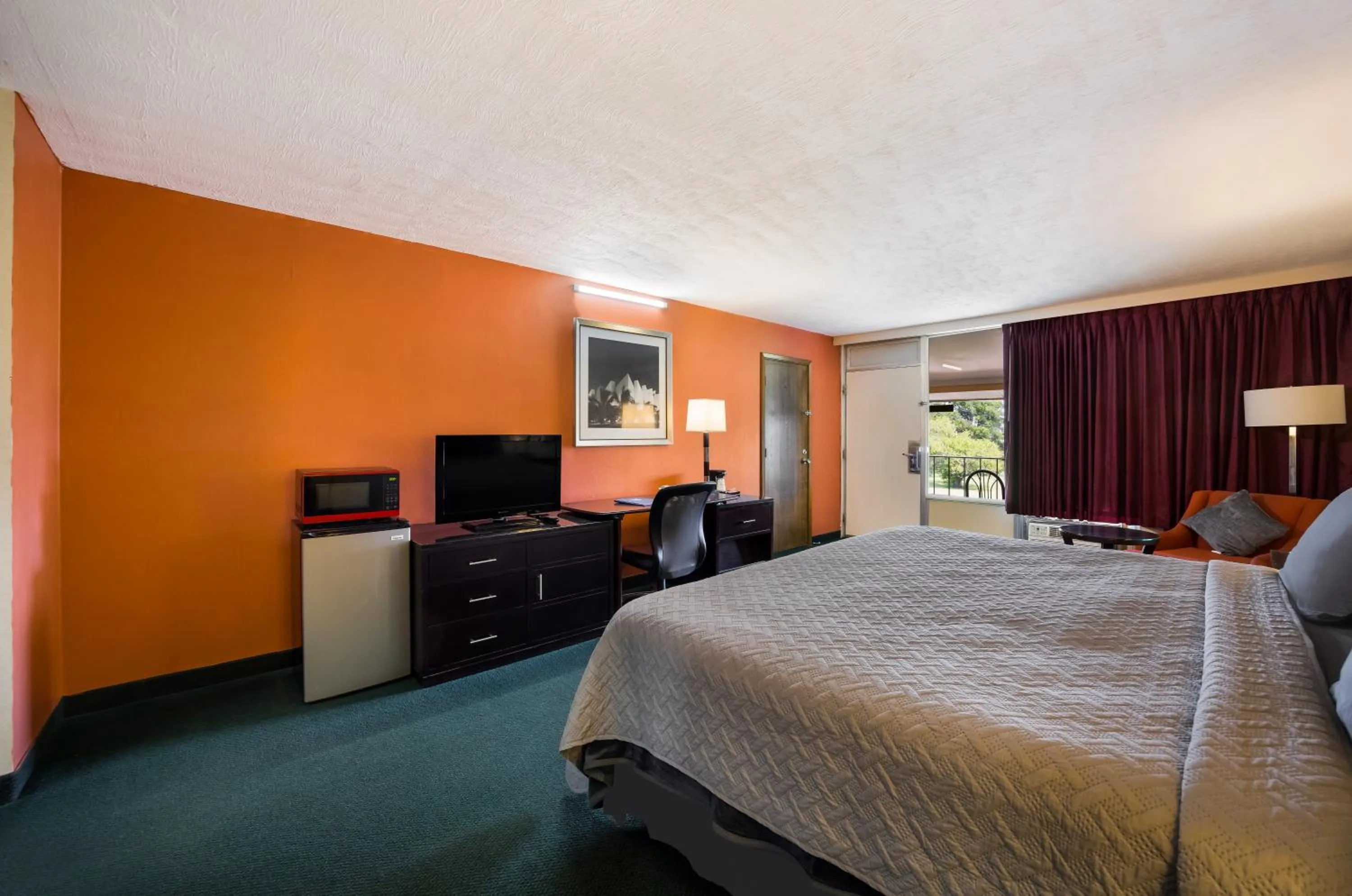 Bed in Travelodge by Wyndham Oakley