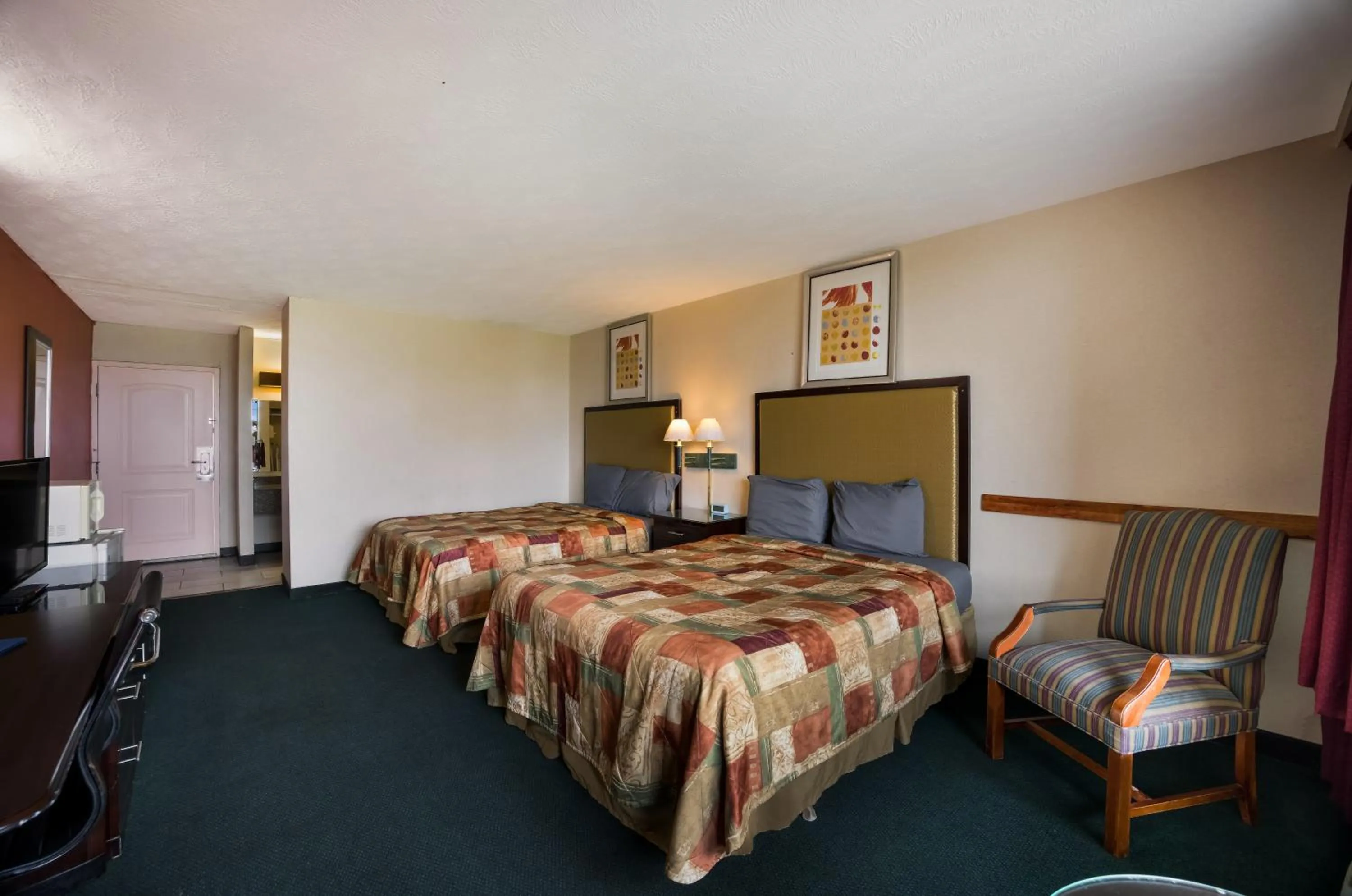 Bed in Travelodge by Wyndham Oakley