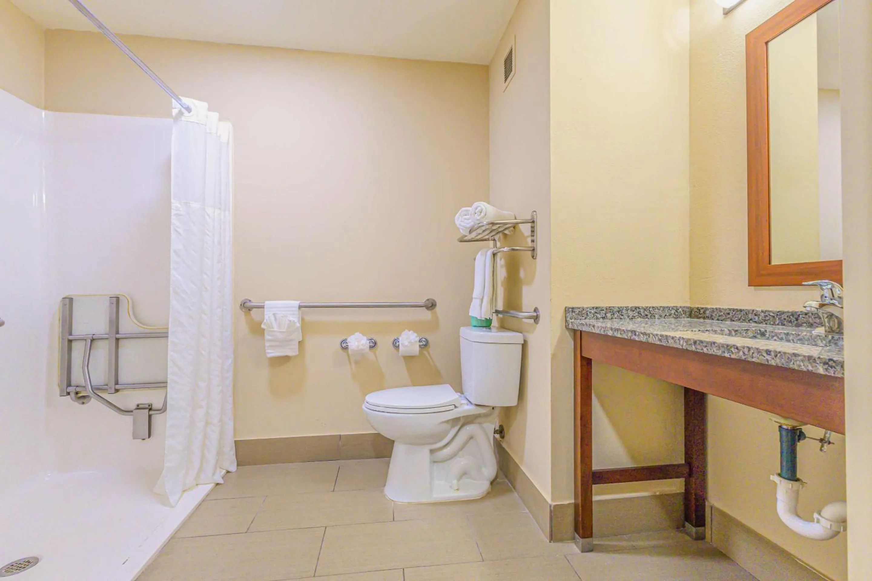 Bedroom in Comfort Inn Ottawa