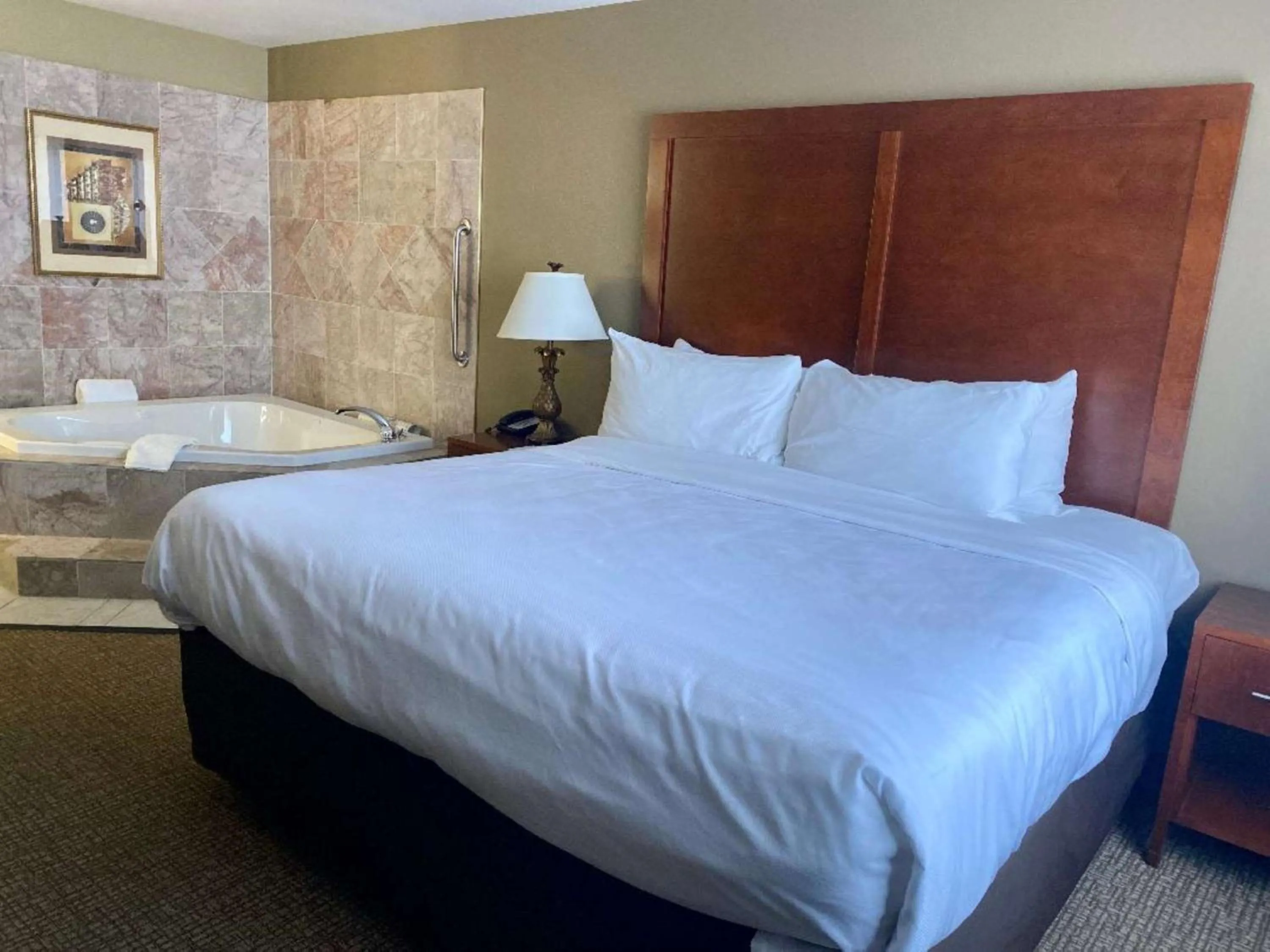 Bedroom, Bed in Best Western Emporia Inn