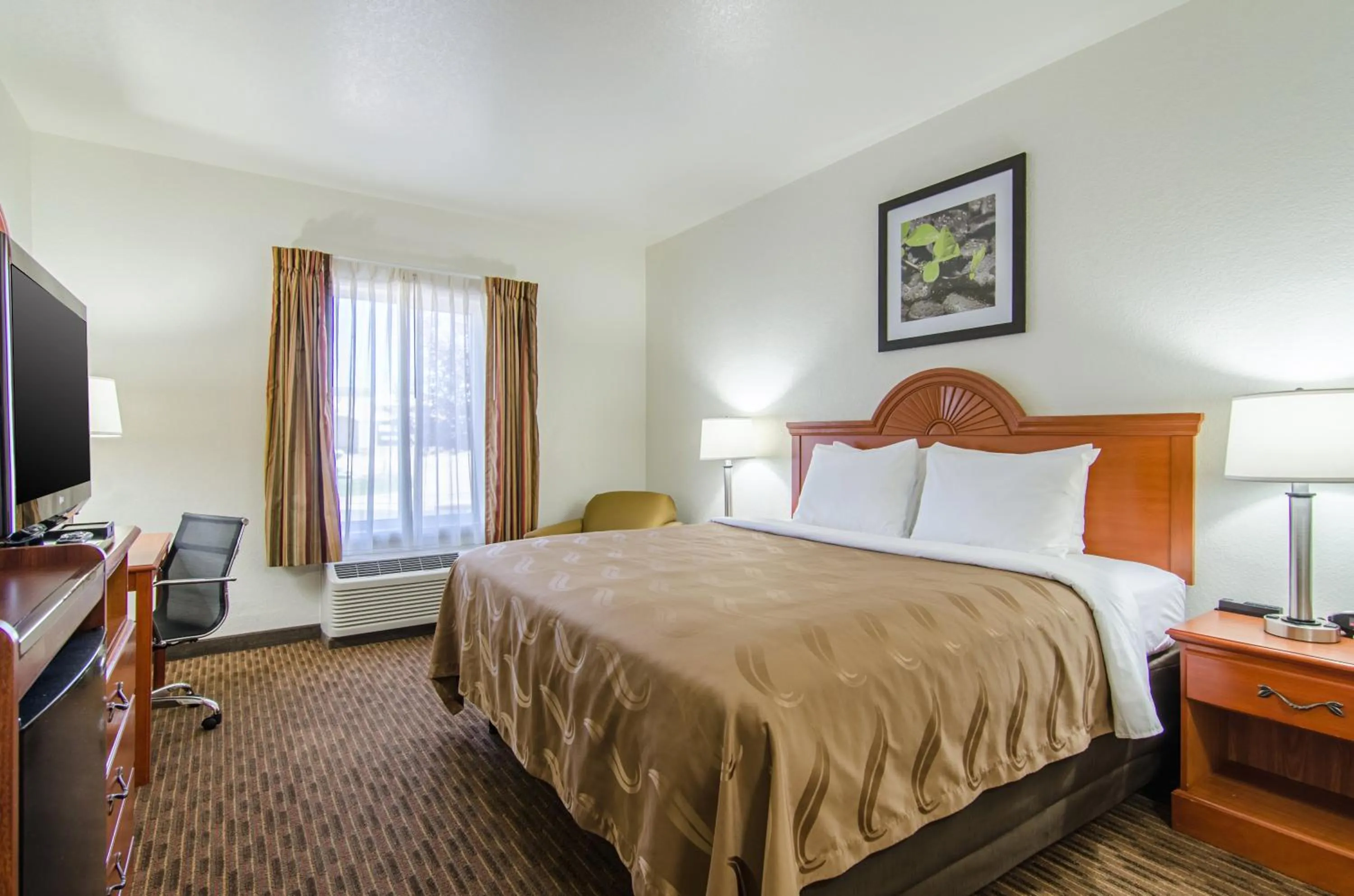 Bedroom, Bed in Quality Inn Junction City near Fort Riley