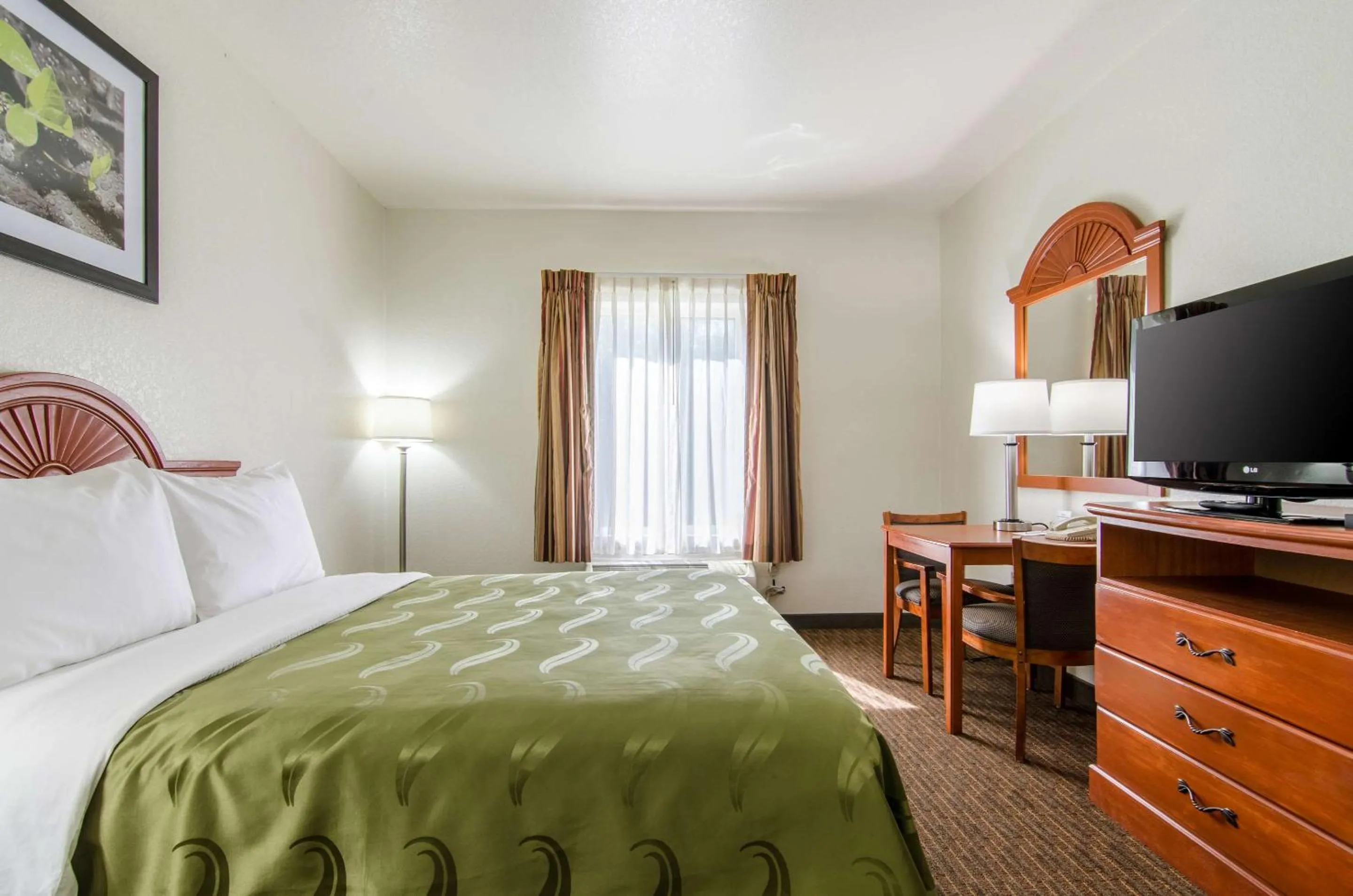 Bedroom, Bed in Quality Inn Junction City near Fort Riley