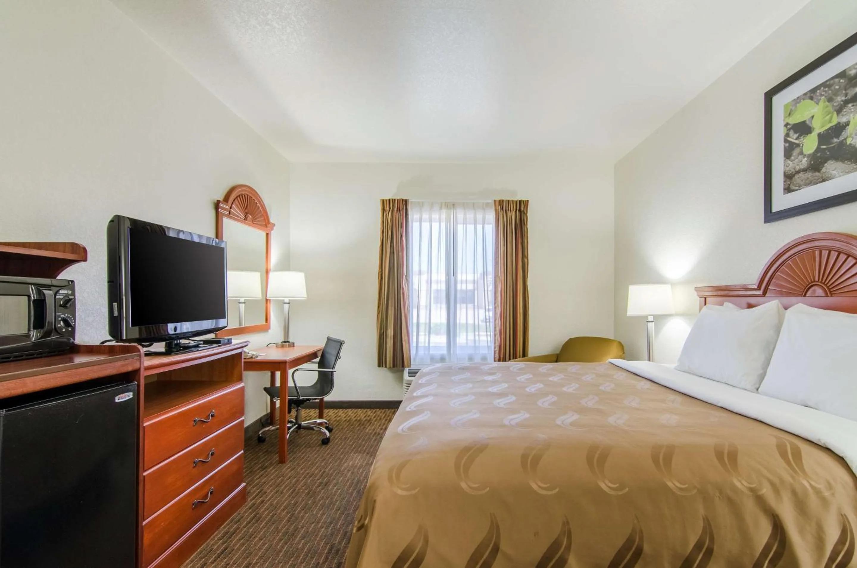 Bedroom, Bed in Quality Inn Junction City near Fort Riley