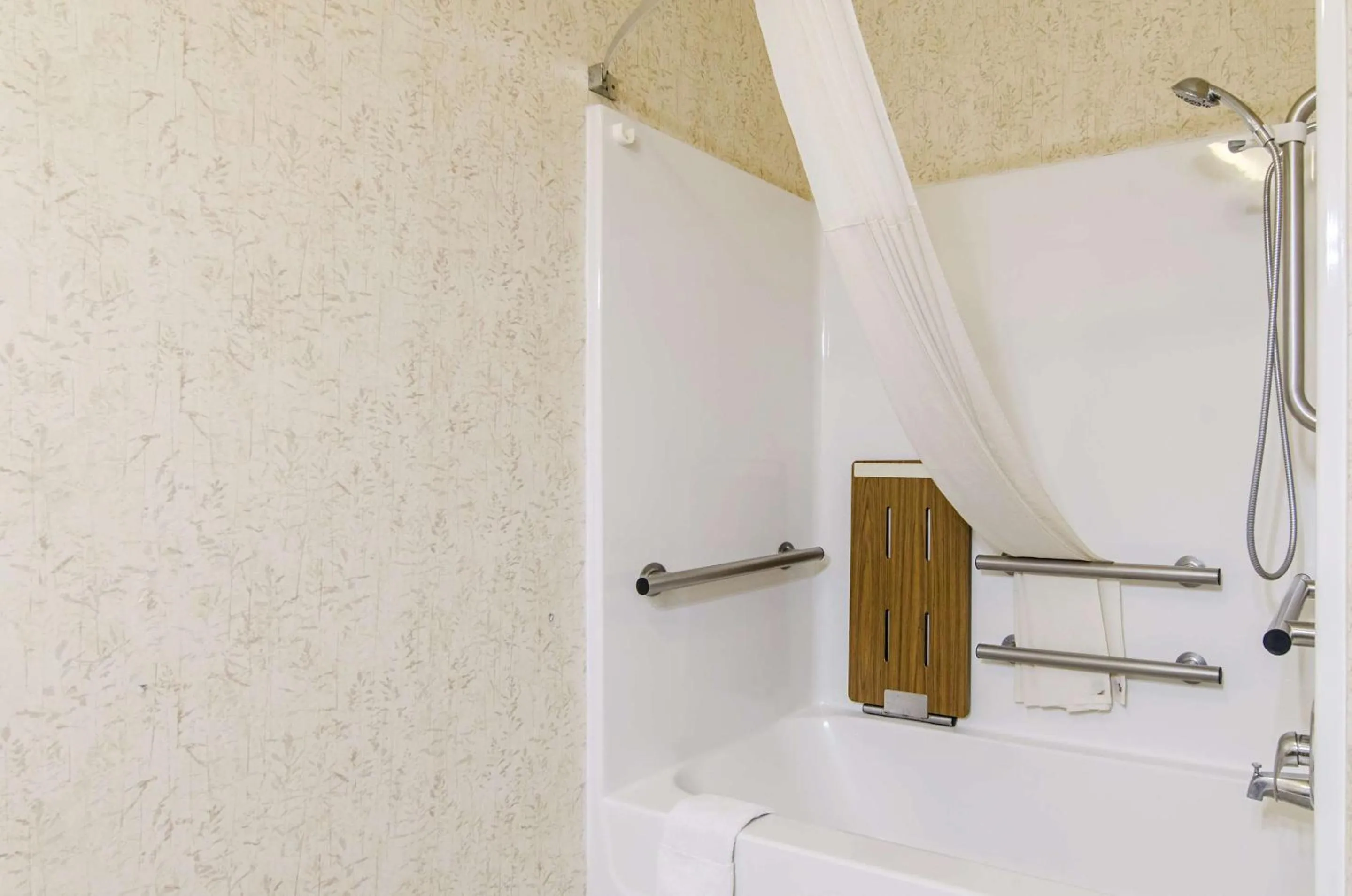 Bedroom in Quality Inn Junction City near Fort Riley